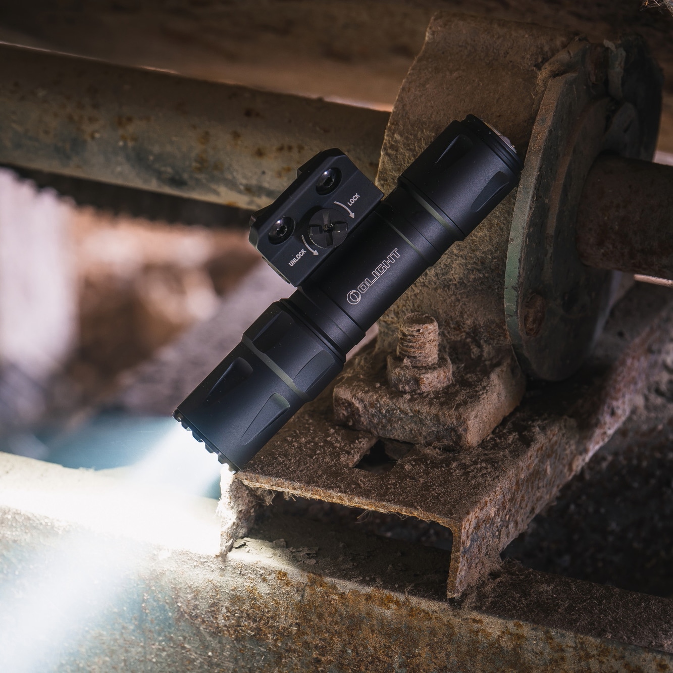 Ліхтарик для зброї Olight Odin S Matte Black з кріпленням - 1500 люменів