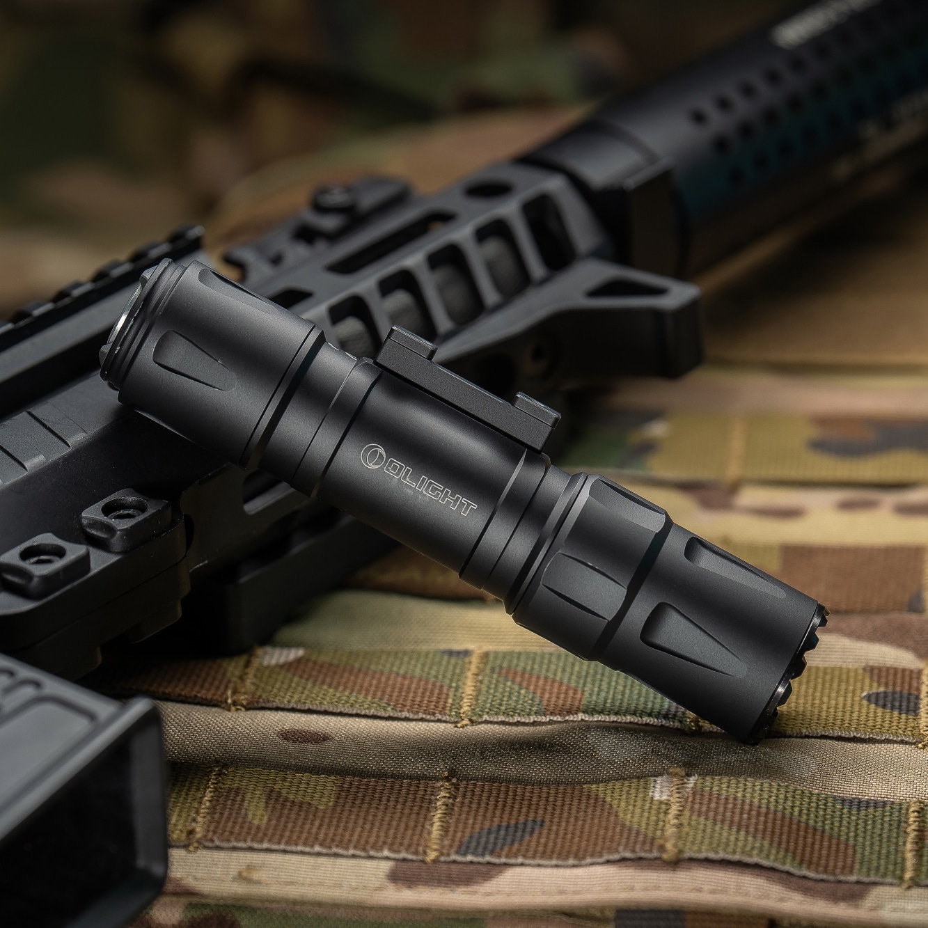 Ліхтарик для зброї Olight Odin S Matte Black з кріпленням - 1500 люменів