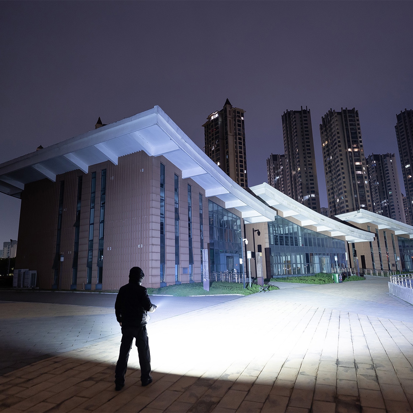 Latarka Olight Prowess Black - 5000 lumenów