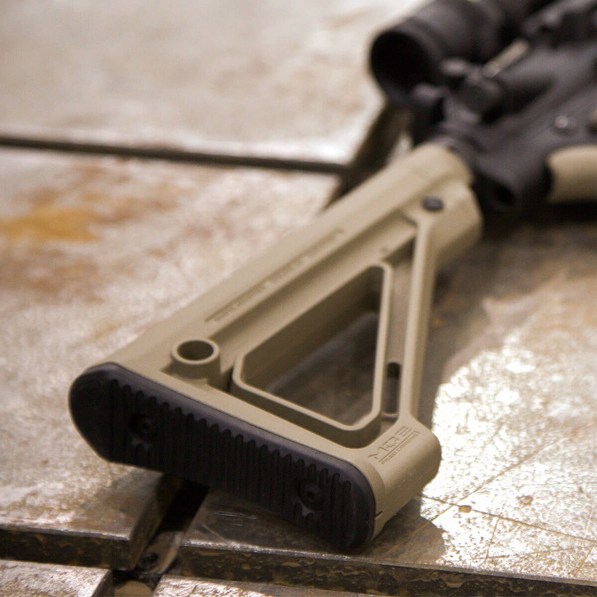 Kolba Magpul MOE Fixed Carbine Stock Mil-Spec do karabinków AR15/M4 - Flat Dark Earth