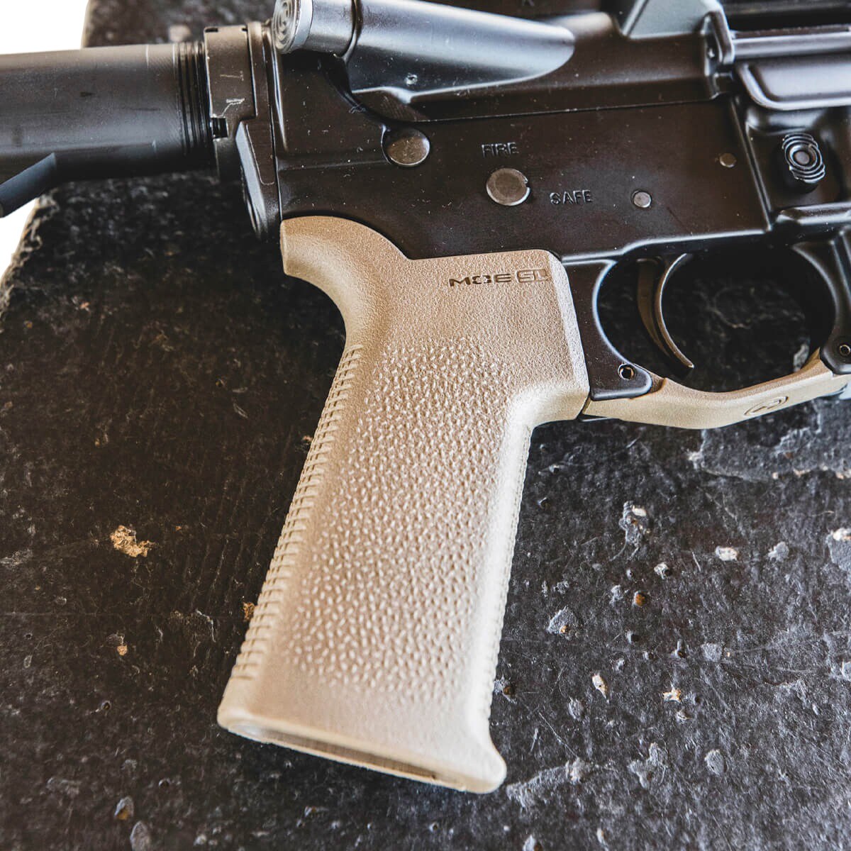 Chwyt pistoletowy Magpul MOE SL Grip do karabinków AR15/M4 - Flat Dark Earth