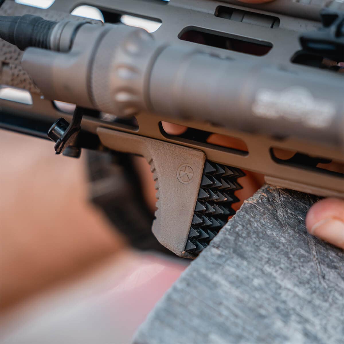 Chwyt przedni Magpul Barricade Stop M-LOK - Flat Dark Earth