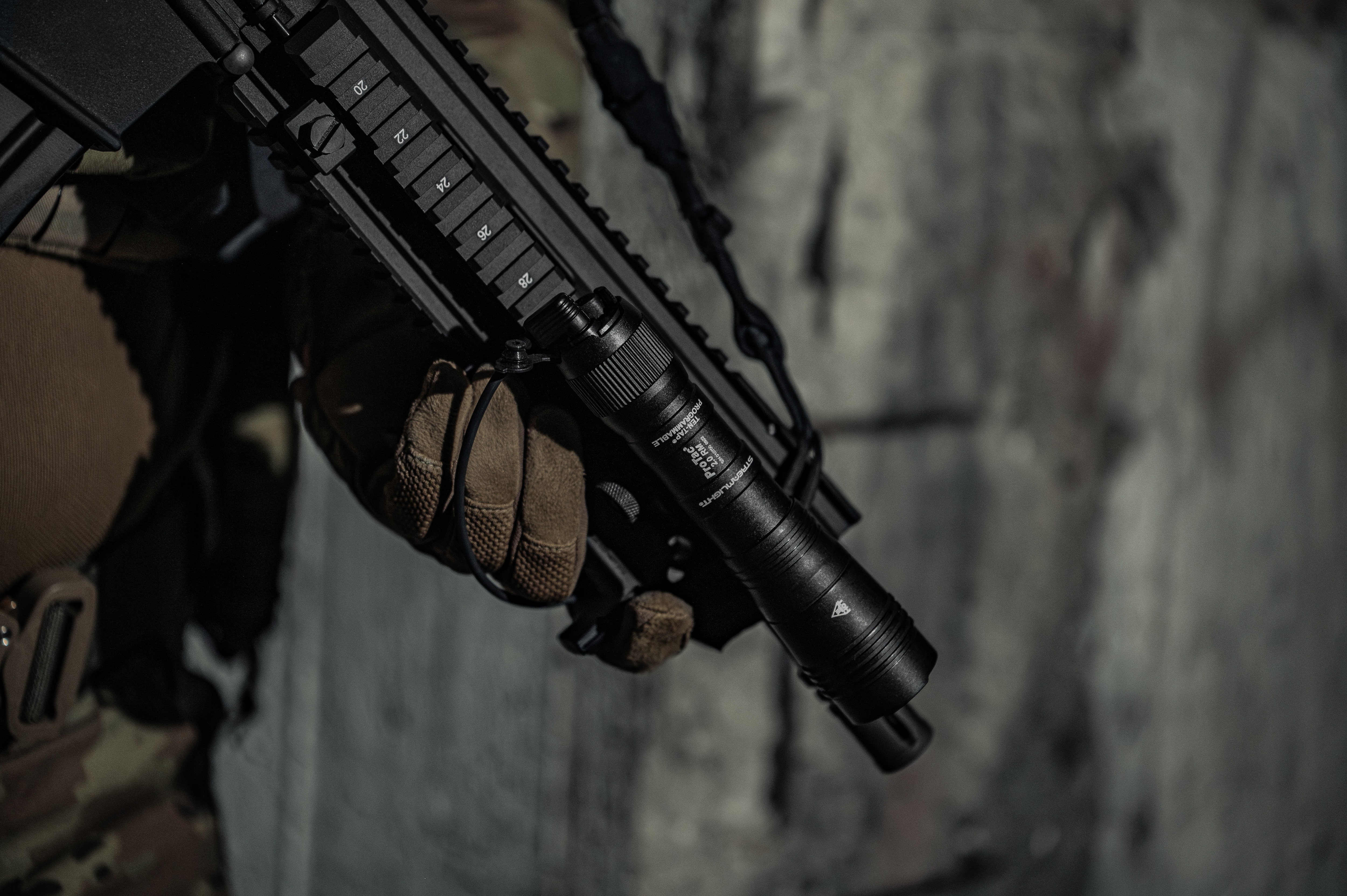 Latarka na broń Streamlight ProTac 2.0 Rail Mount z włącznikiem żelowym - 2000 lumenów