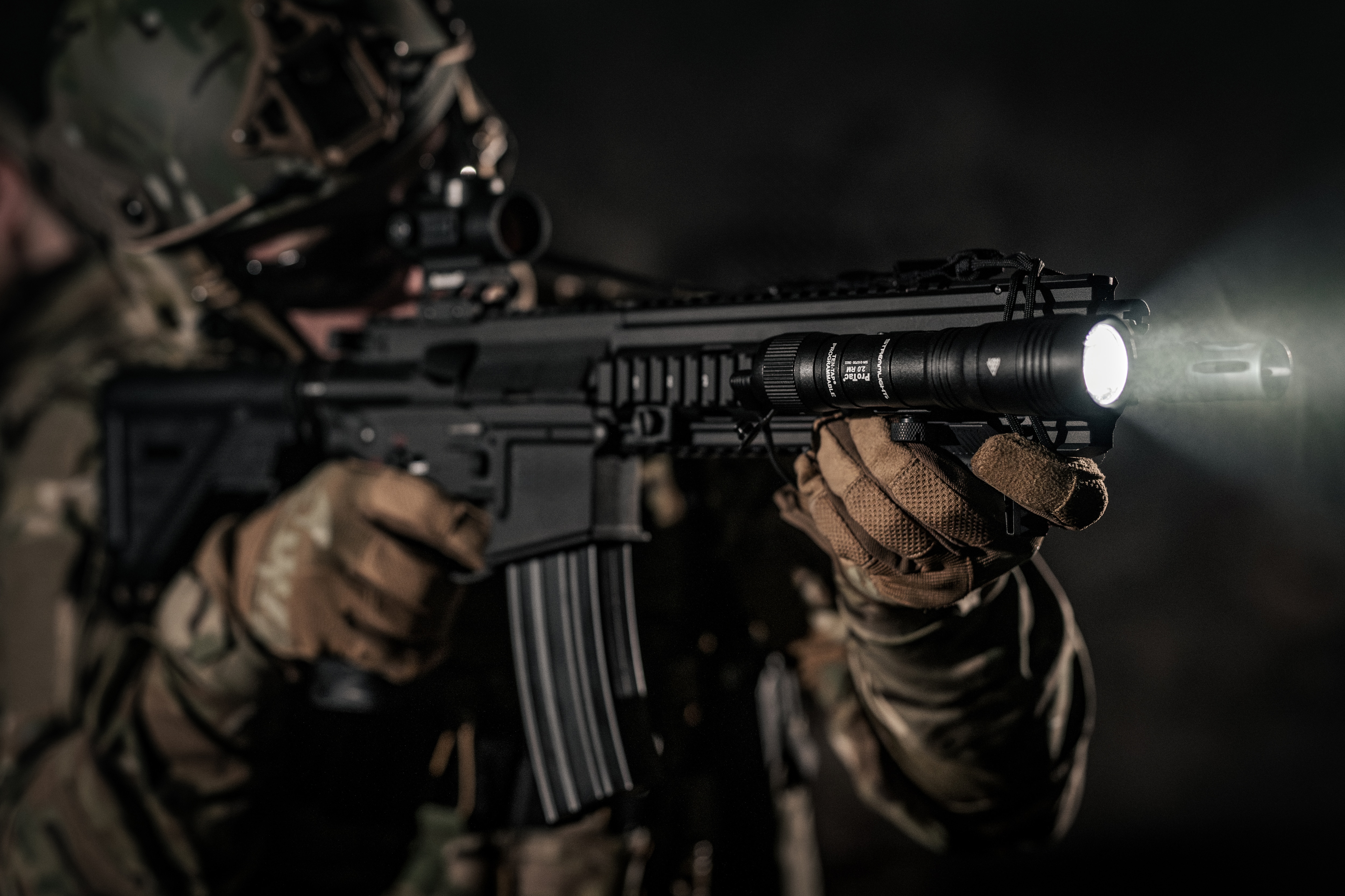 Latarka na broń Streamlight ProTac 2.0 Rail Mount z włącznikiem żelowym - 2000 lumenów