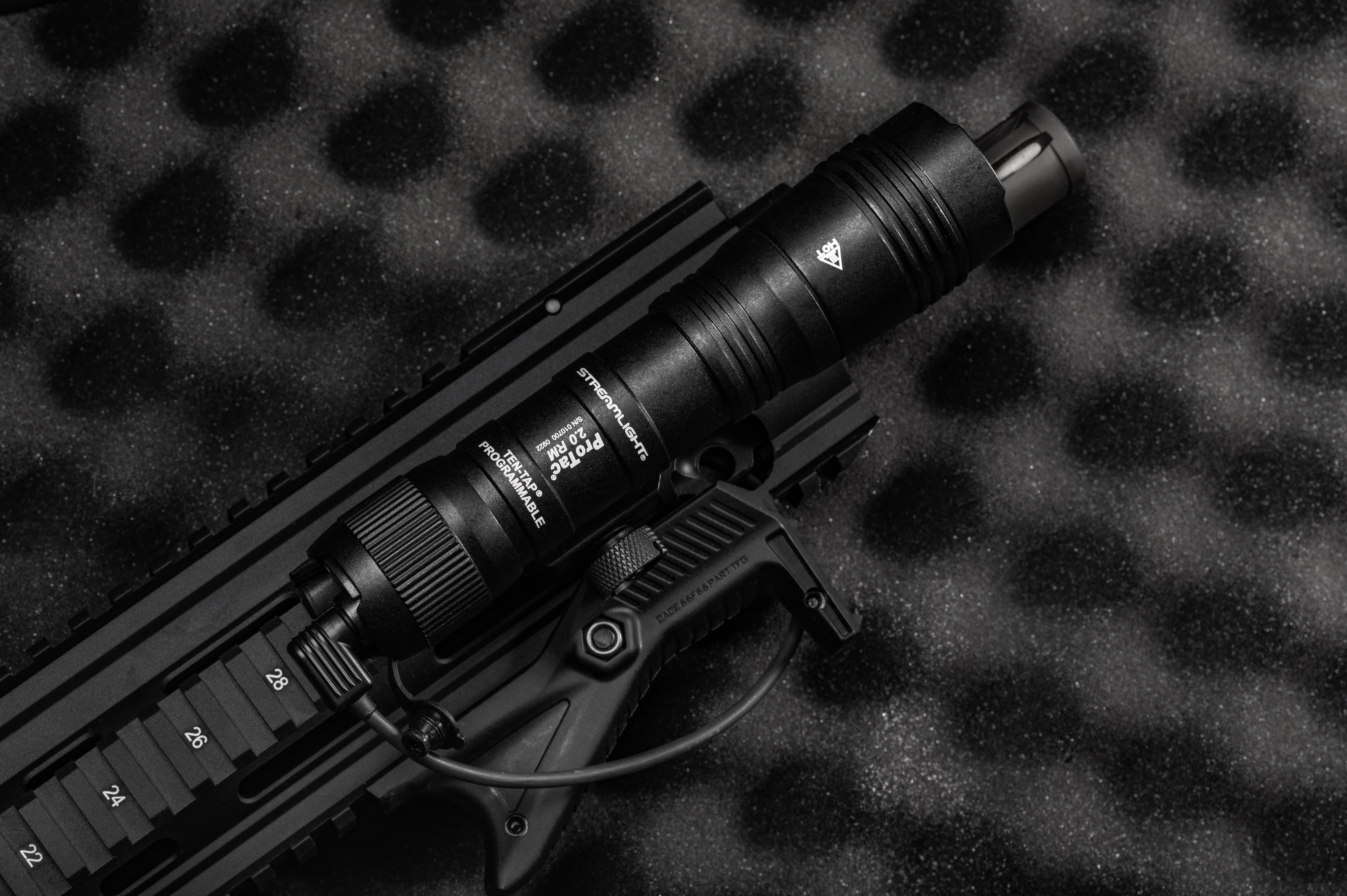 Latarka na broń Streamlight ProTac 2.0 Rail Mount z włącznikiem żelowym - 2000 lumenów