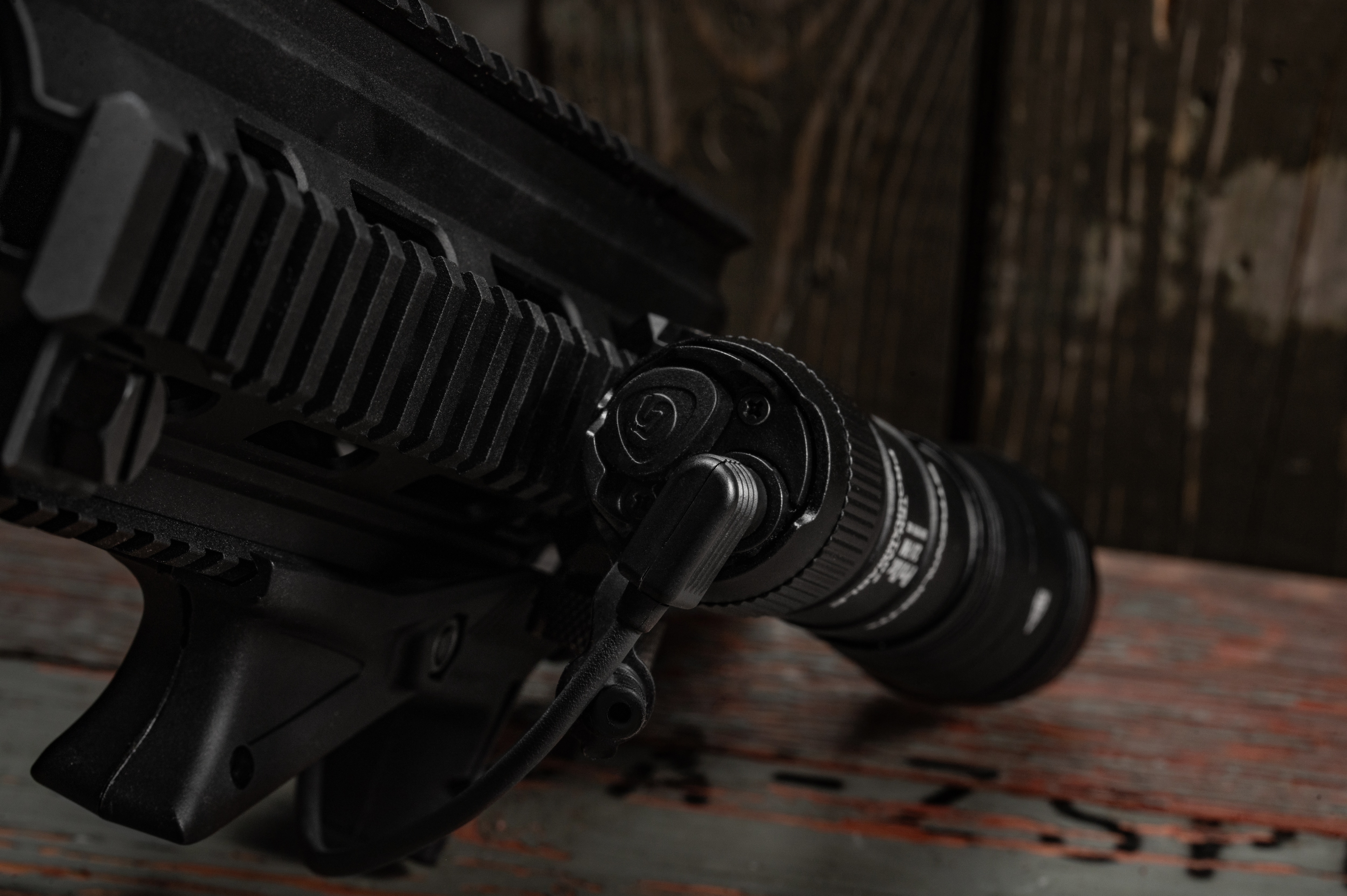 Latarka na broń Streamlight ProTac 2.0 Rail Mount z włącznikiem żelowym - 2000 lumenów
