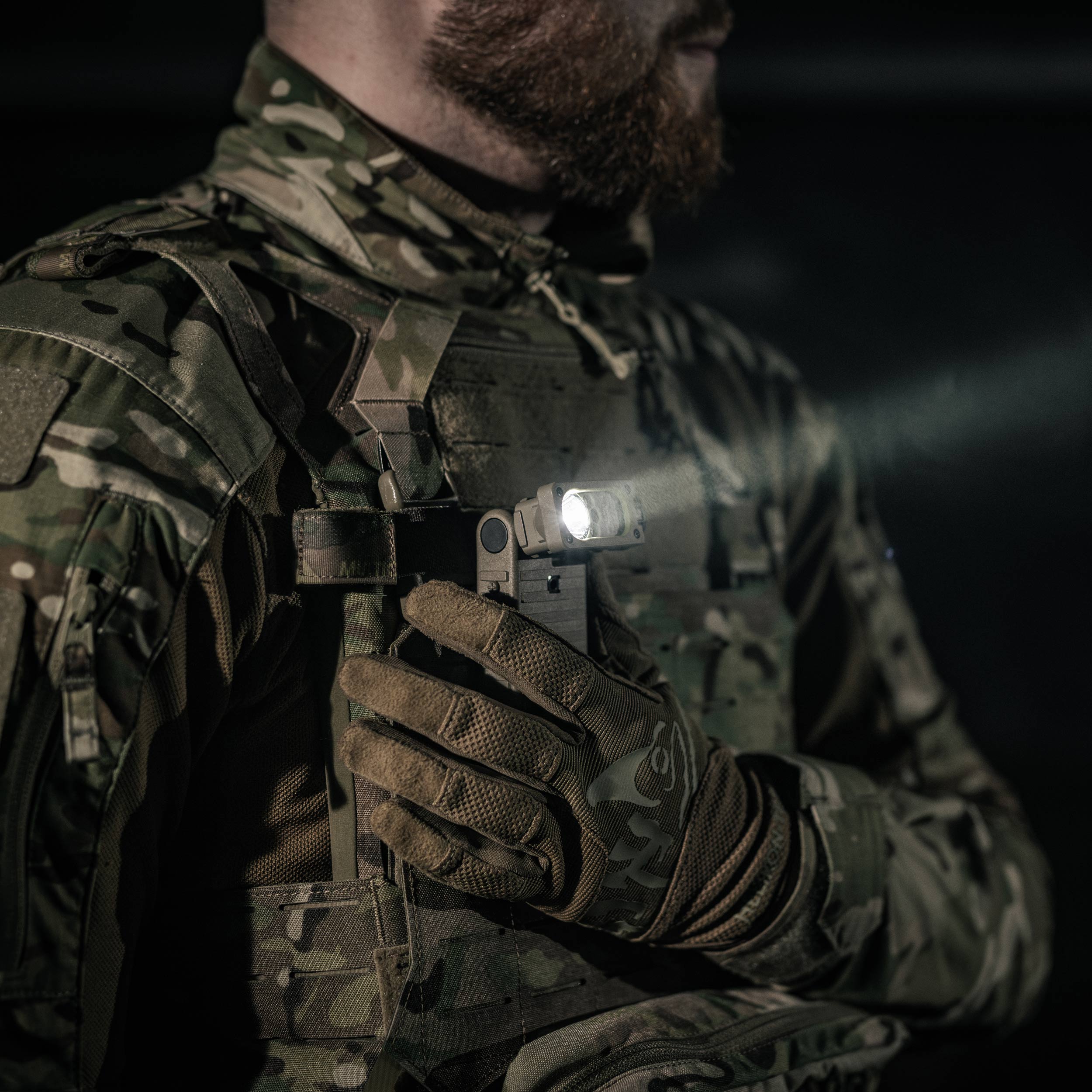Latarka na hełm Streamlight Sidewinder Military Coyote - 55 lumenów