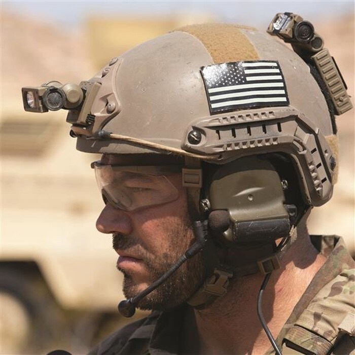 Latarka na hełm Streamlight Sidewinder Compact II Coyote - 55 lumenów