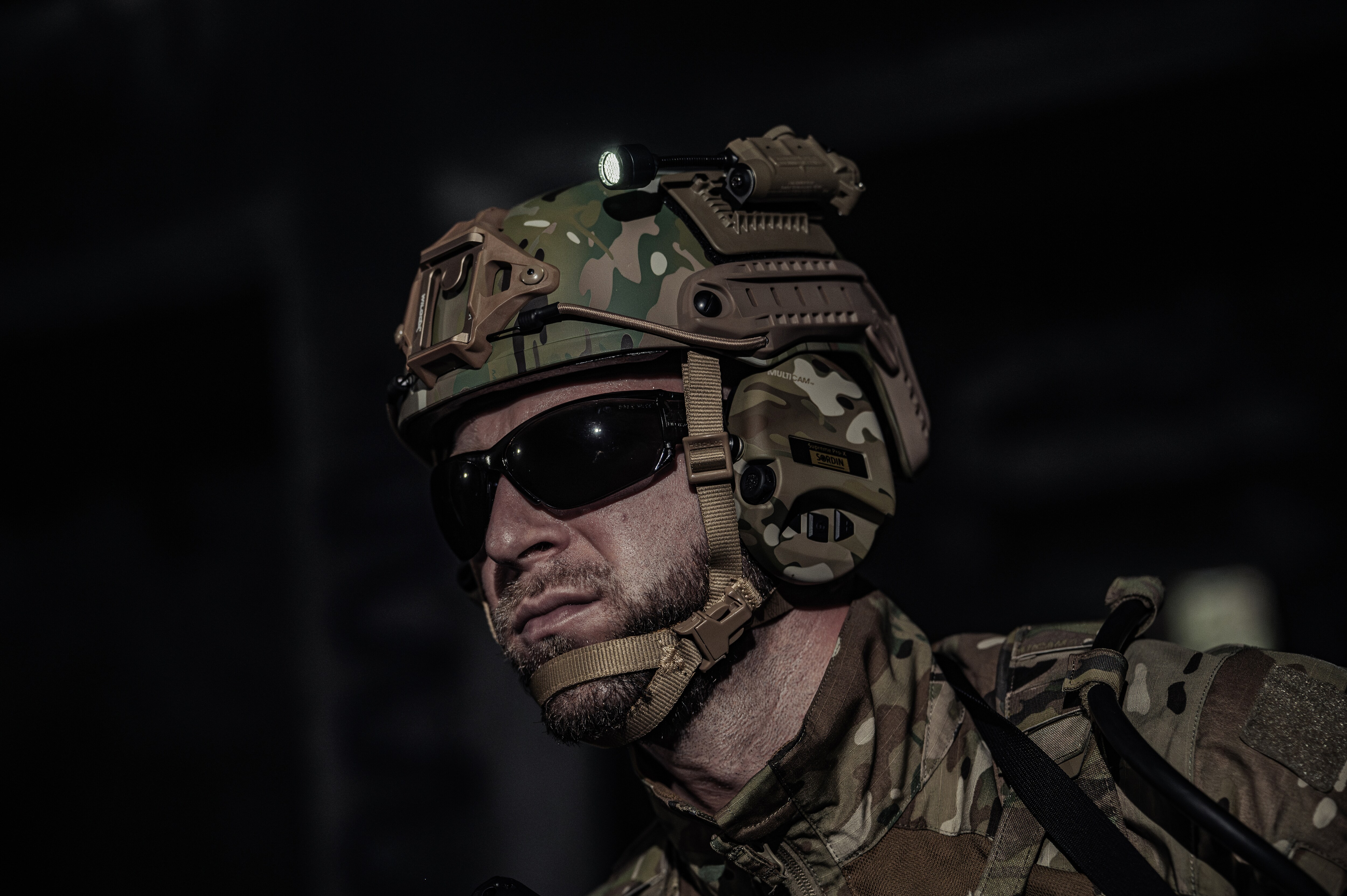 Latarka na hełm Streamlight Sidewinder Stalk Helmet Clip Coyote - 76 lumenów