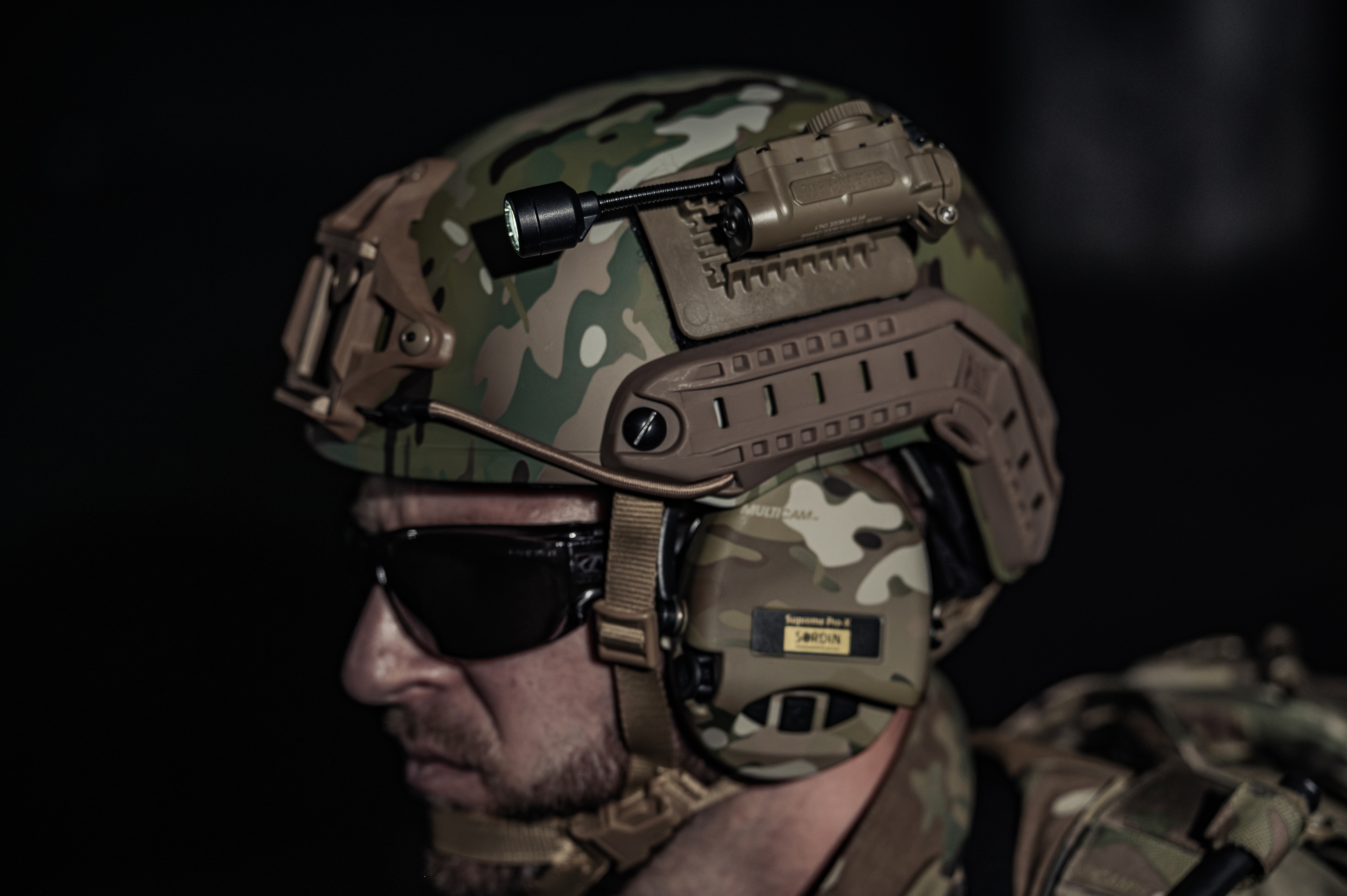 Latarka na hełm Streamlight Sidewinder Stalk Helmet Clips Arc Rail Mount Coyote - 76 lumenów