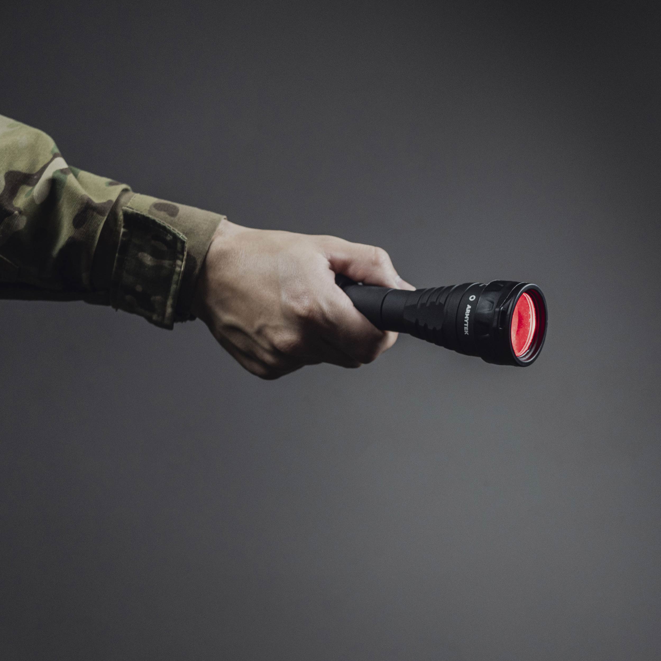 Latarka taktyczna Armytek Predator PRO Magnet Extended Set Warm - 1400 lumenów