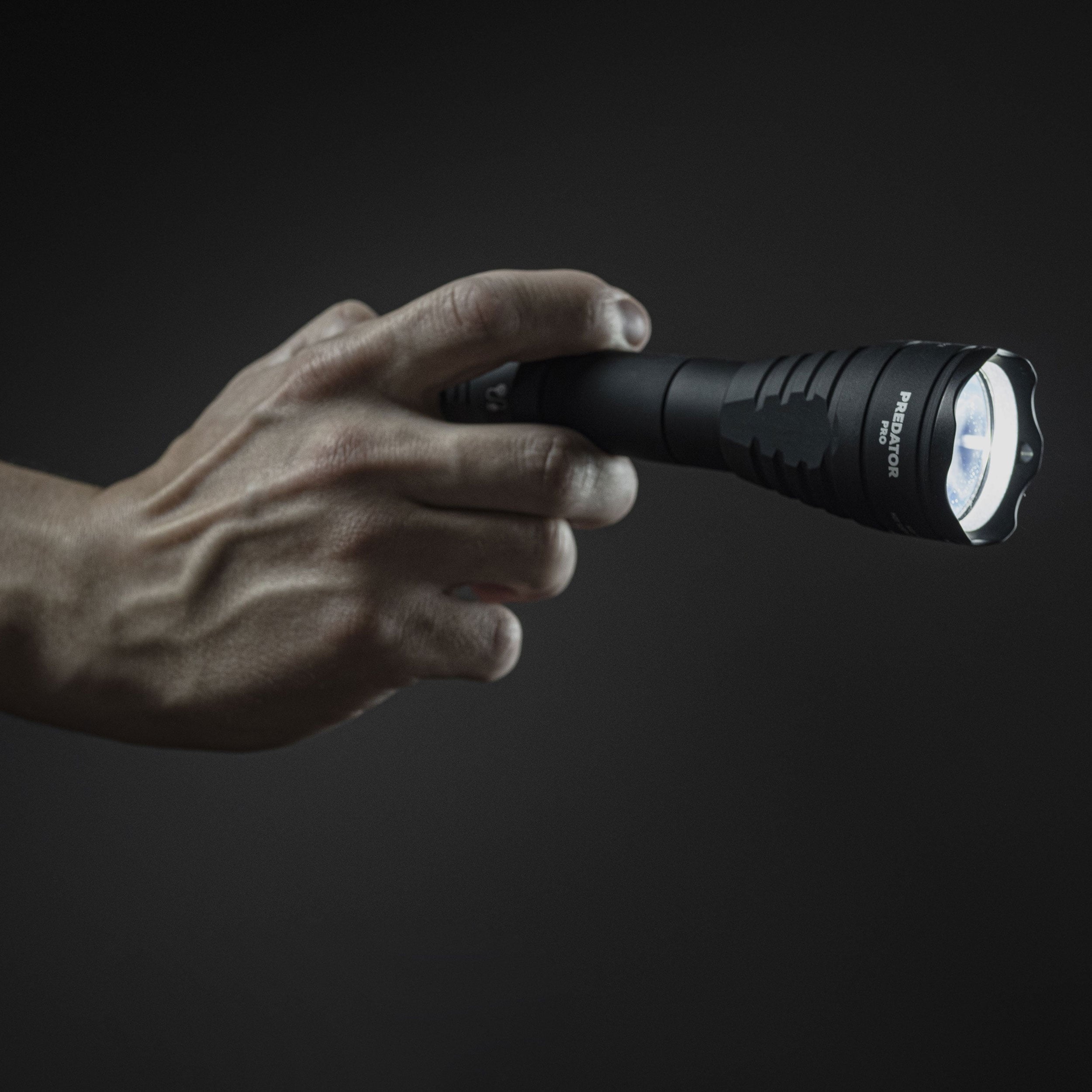 Latarka taktyczna Armytek Predator PRO Magnet Extended Set Warm - 1400 lumenów