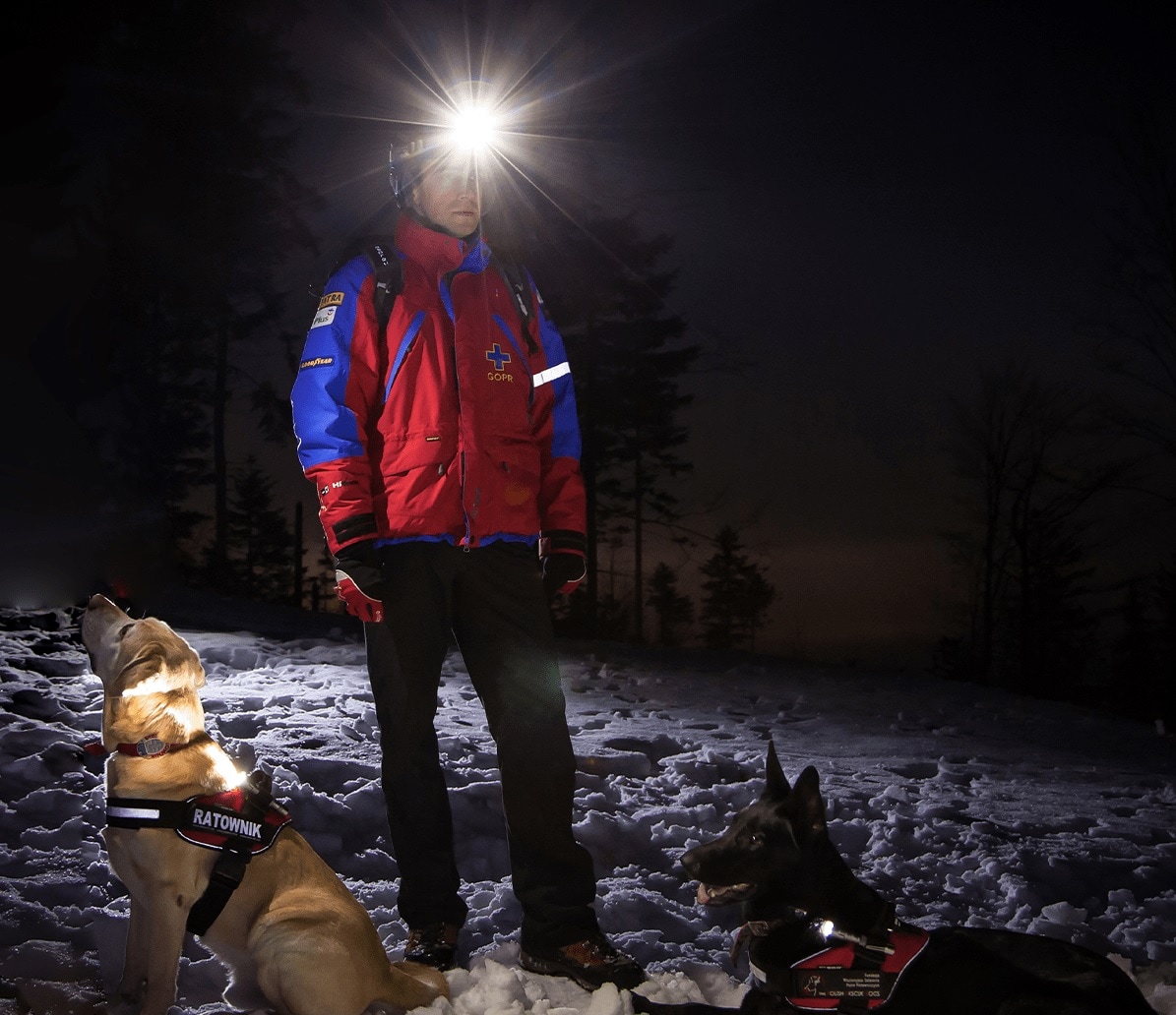 Latarka czołowa Mactronic Sunscan 5.3 Black - 300 lumenów