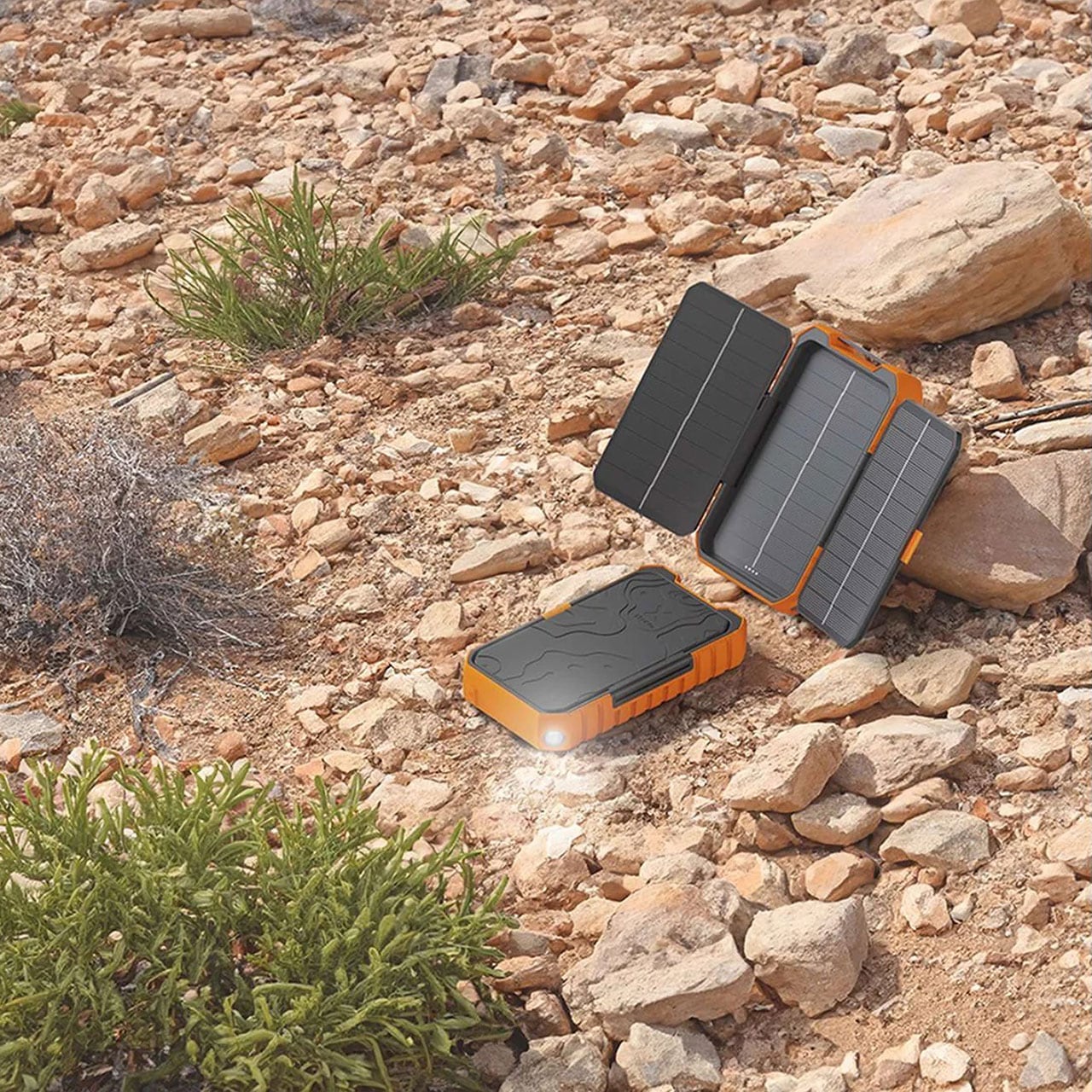 Powerbank solarny Xtorm Rugged 10000 mAh 20W - Black/Orange