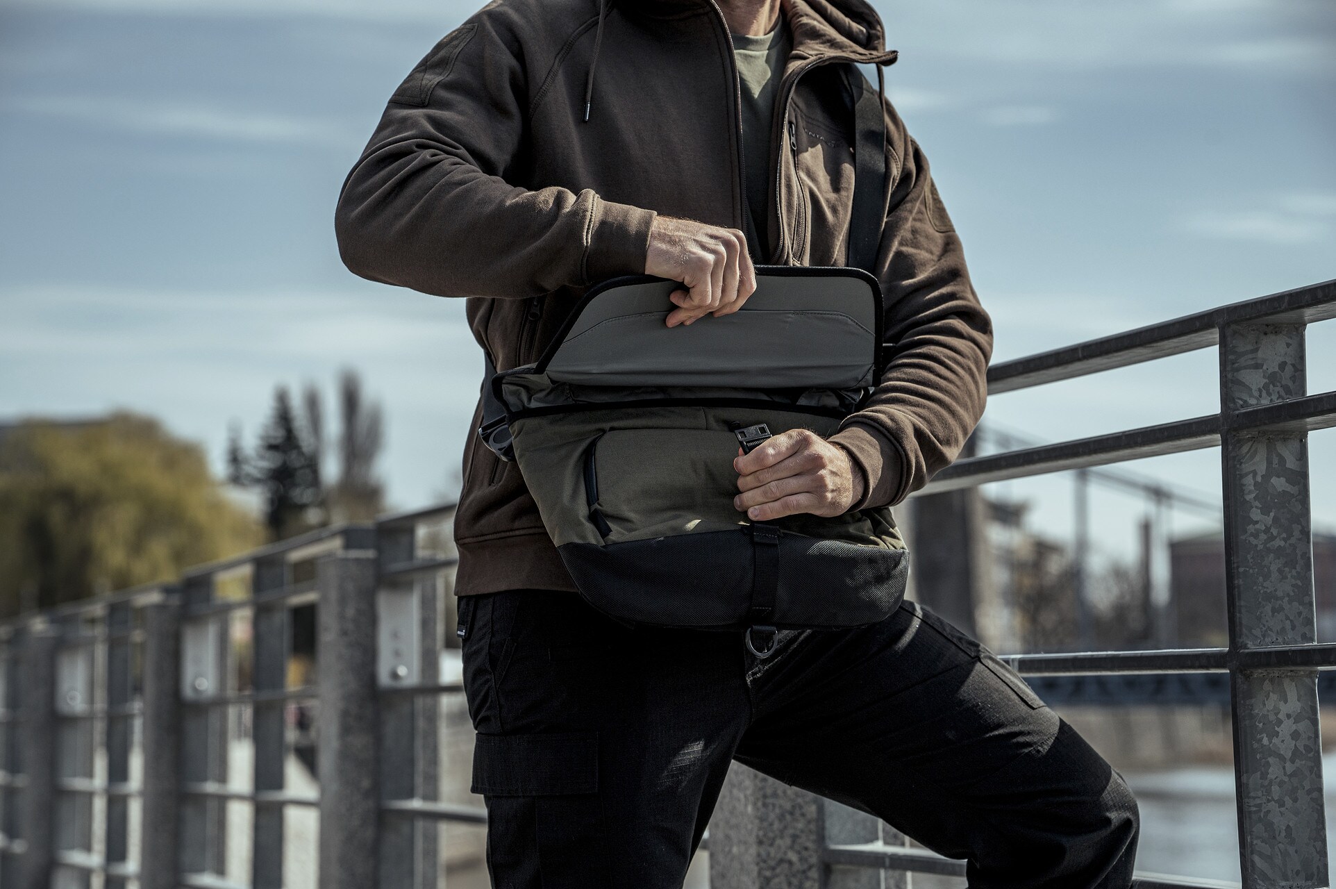 Torba na ramię Pentagon Consul Side Messenger Bag 13,4 l - RAL7013