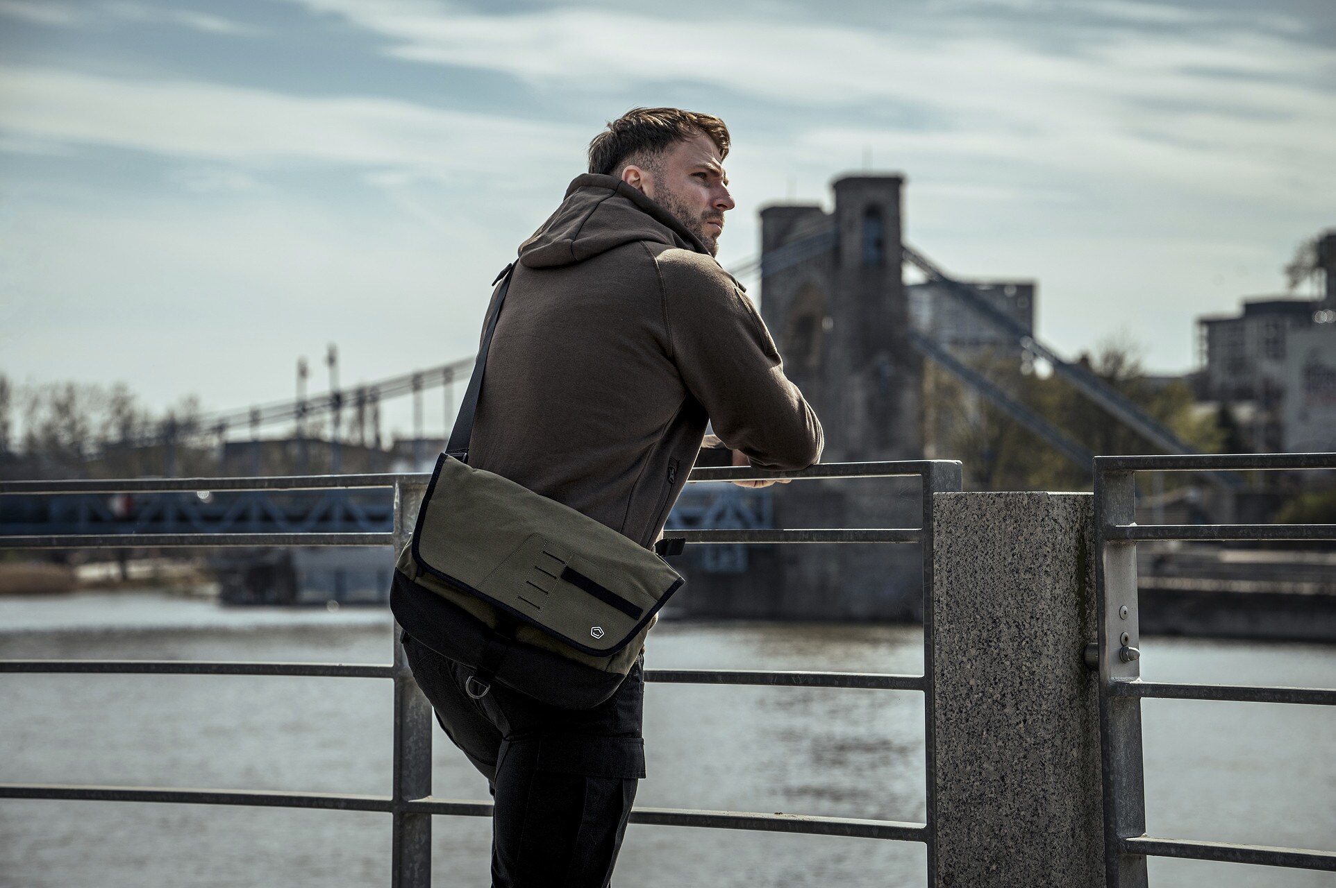 Torba na ramię Pentagon Consul Side Messenger Bag 13,4 l - RAL7013