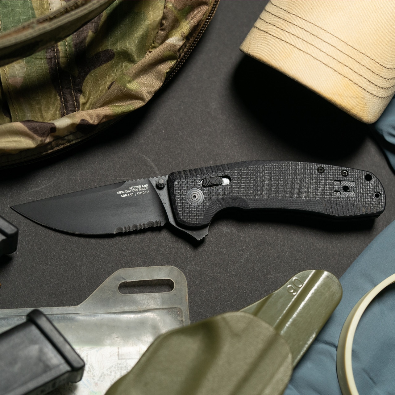Nóż składany SOG TAC XR Serrated - Blackout