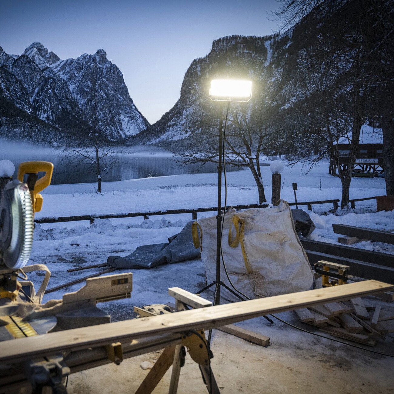 Lampa warsztatowa Ledlenser AF12C Work - 8000 lumenów