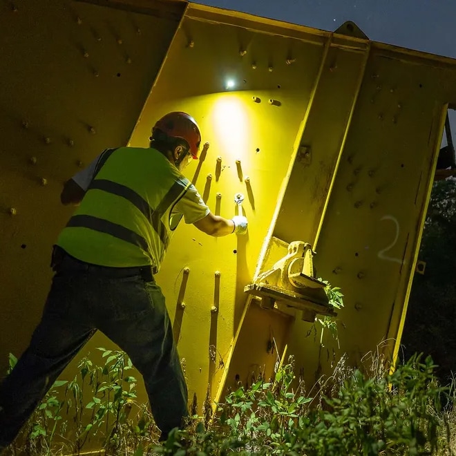 Latarka czołowa i kątowa Olight Perun 3 Black z opaską - 3000 lumenów