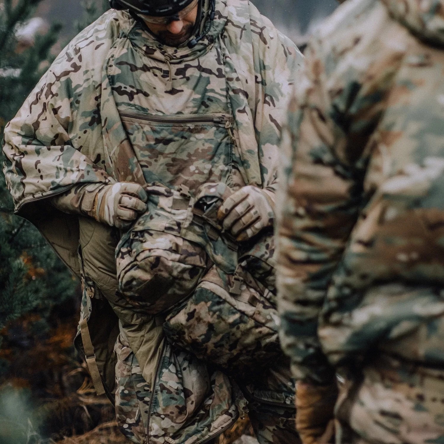 Пончо Helikon-Tex Swagman Roll Climashield Apex з функцією спального мішка - MultiCam