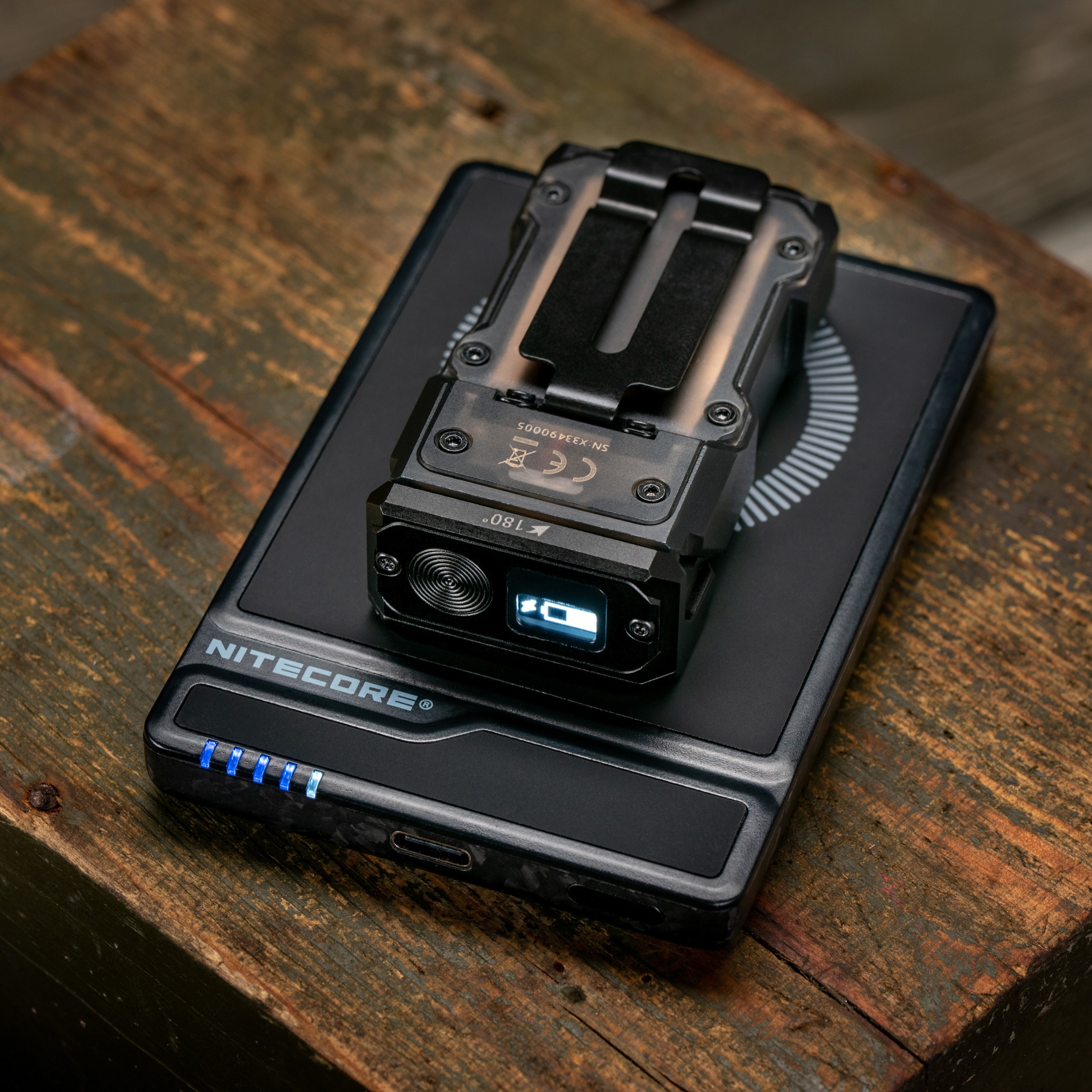 Latarka Wuben X3 Pro Black + Aluminum Charging Box - 700 lumenów