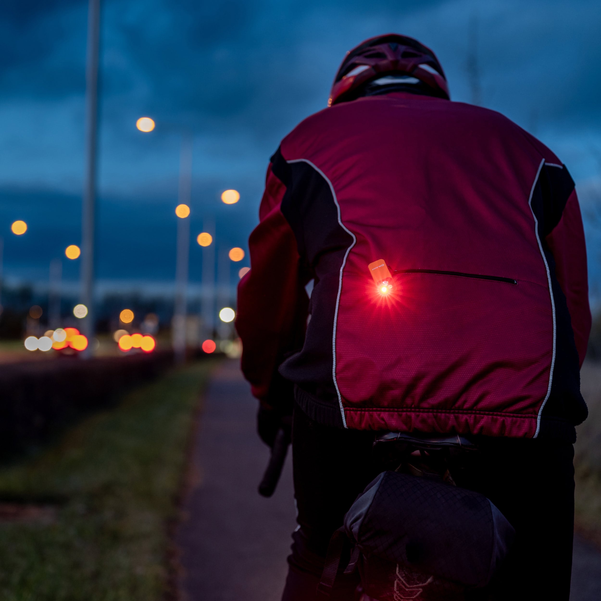 Latarka akumulatorowa Olight Oclip Pro Orange - 500 lumenów