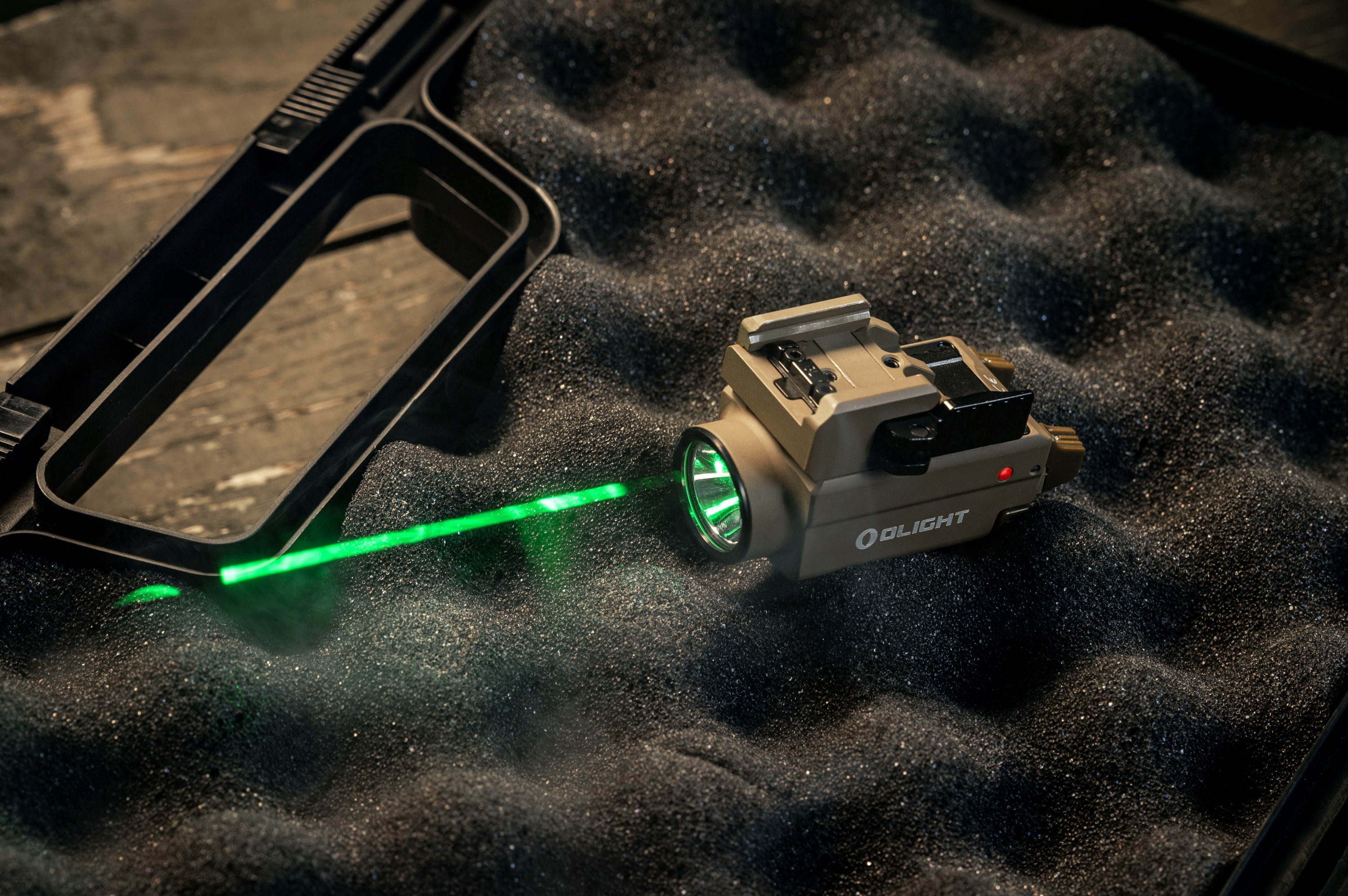 Ліхтарик для зброї з лазерним прицілом Olight BALDR S Flat Dark Earth - 800 люменів, Green Laser