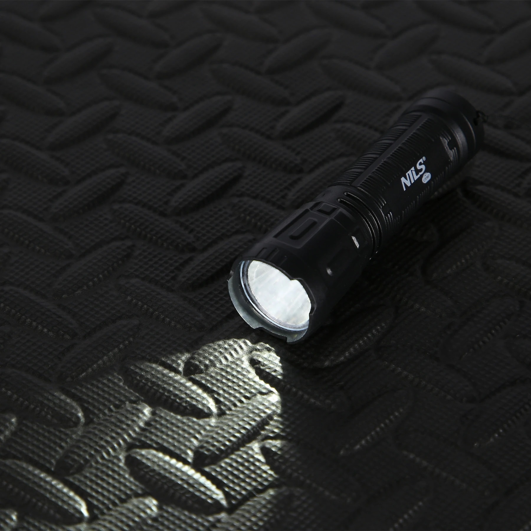 Latarka Nils Camp NC0002 180 LED