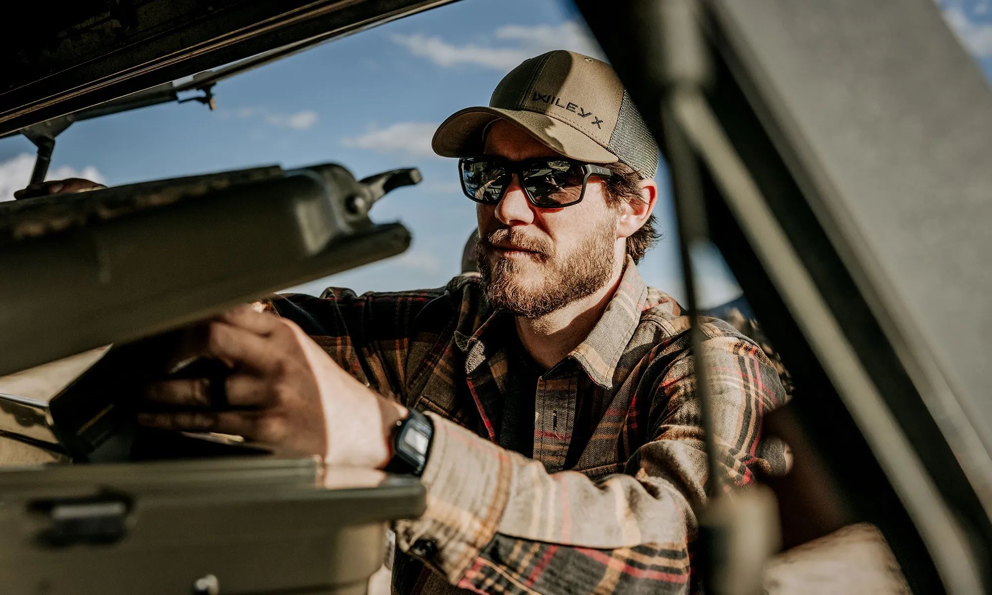 Okulary taktyczne Wiley X Sierra - Captivate Polarized Black Mirror/Matte Black