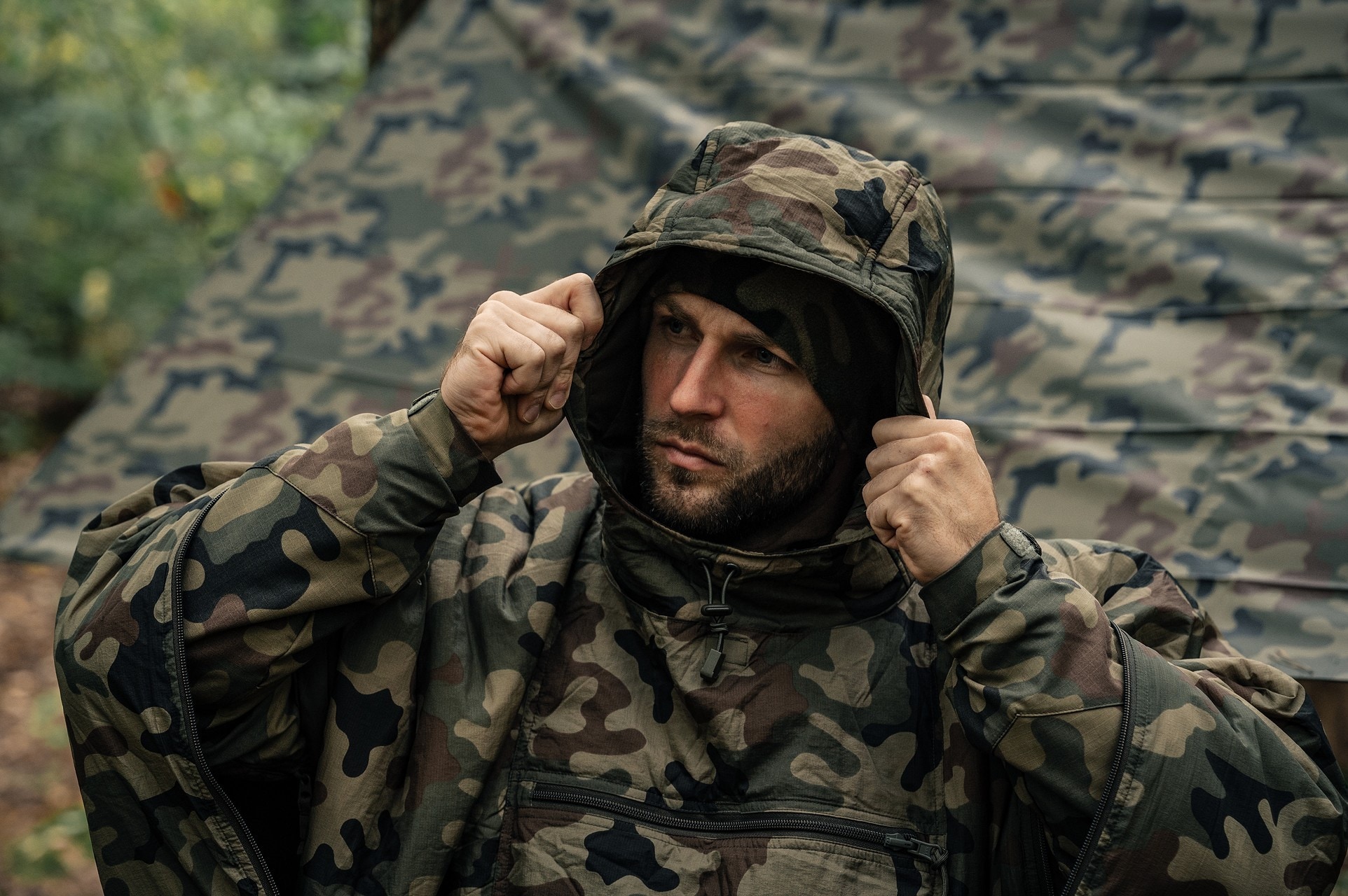 Ponczo Helikon-Tex Swagman Roll Climashield Apex z funkcją śpiwora - wz.93 Pantera PL Woodland