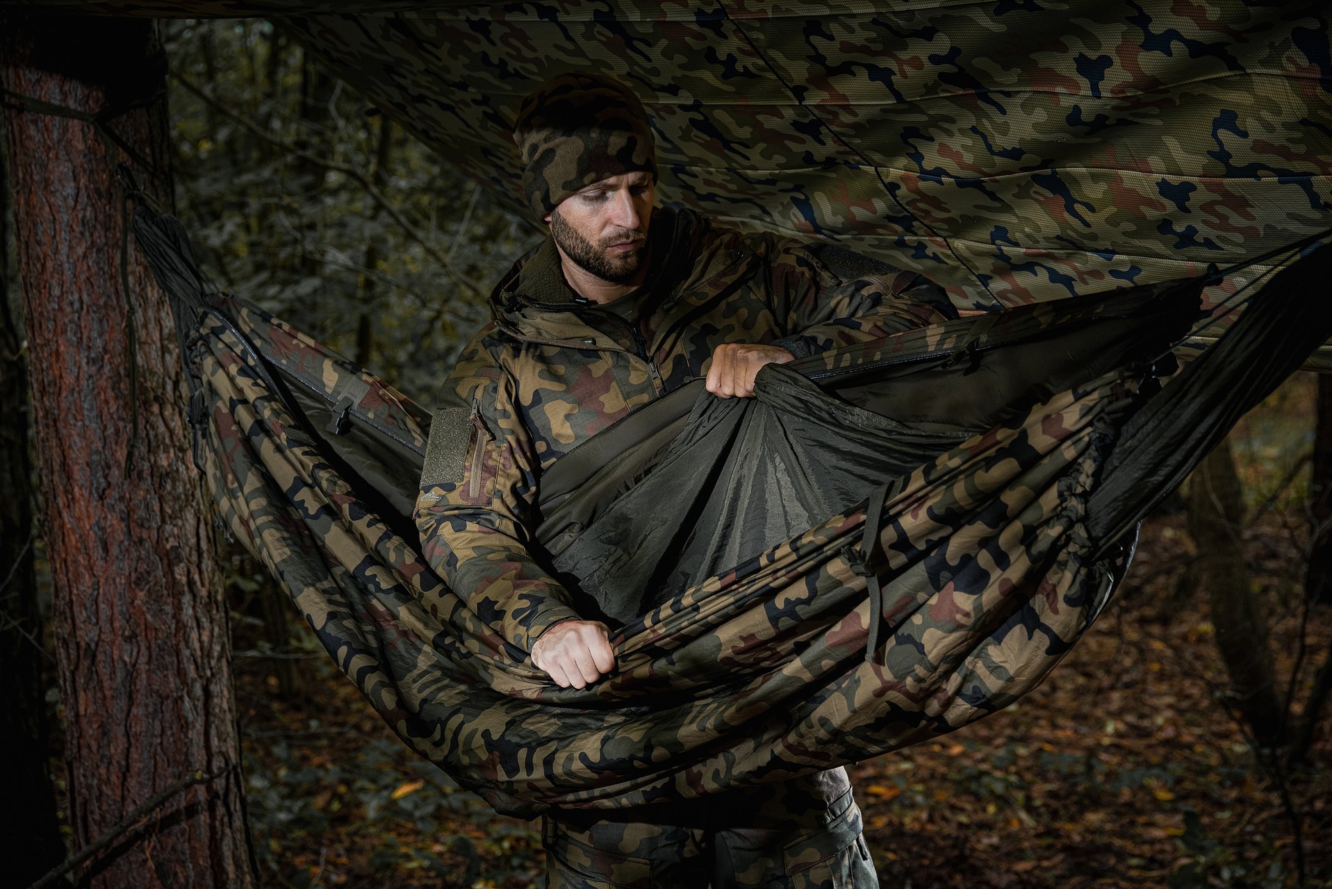 Ponczo Helikon-Tex Swagman Roll Climashield Apex z funkcją śpiwora - wz.93 Pantera PL Woodland