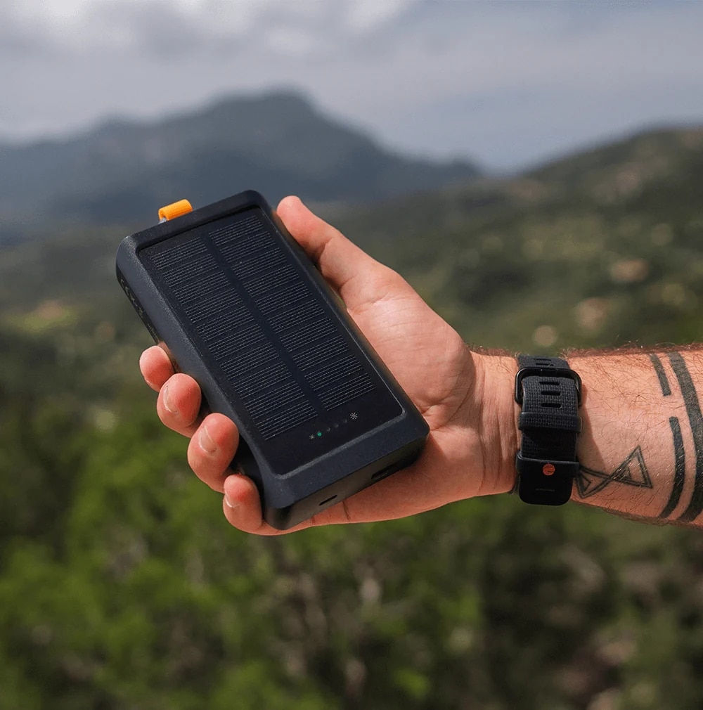 Powerbank solarny Xtorm Go2 10000 mAh 15W - Black