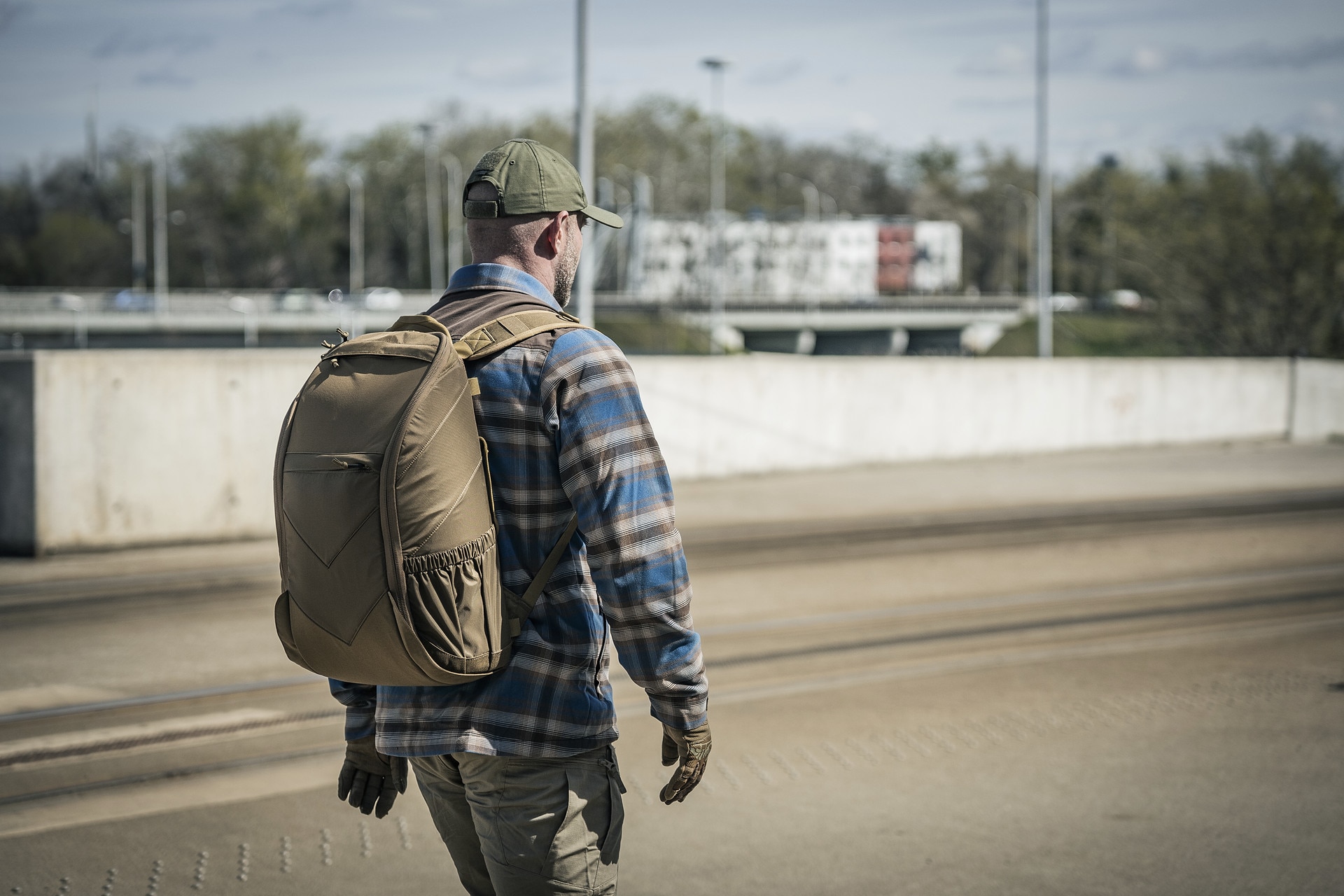 Plecak ewakuacyjny Helikon Bail Out Bag 25 l Adaptive Green V2 - z wyposażeniem