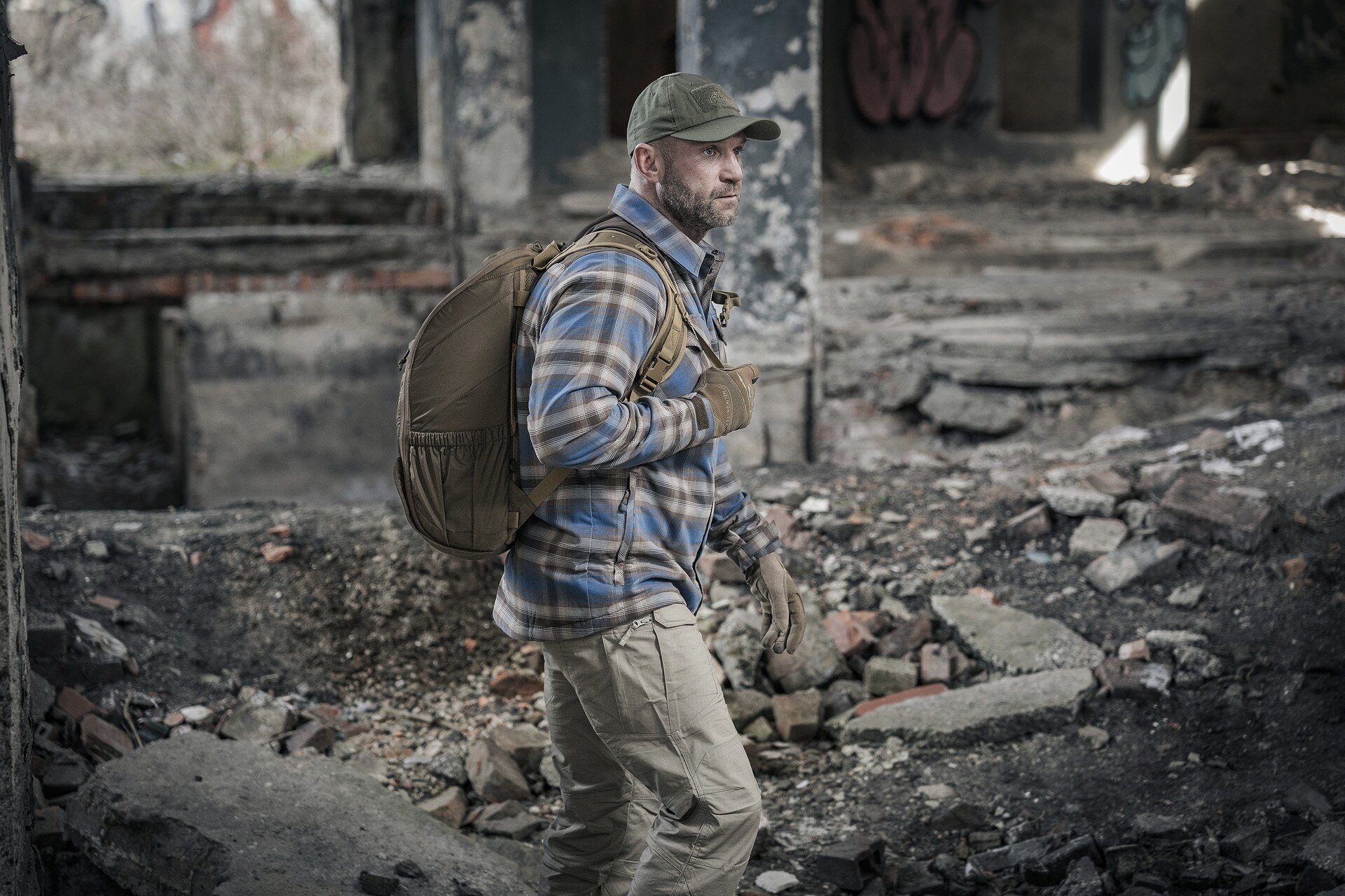 Plecak ewakuacyjny Helikon Bail Out Bag 25 l Adaptive Green V2 - z wyposażeniem