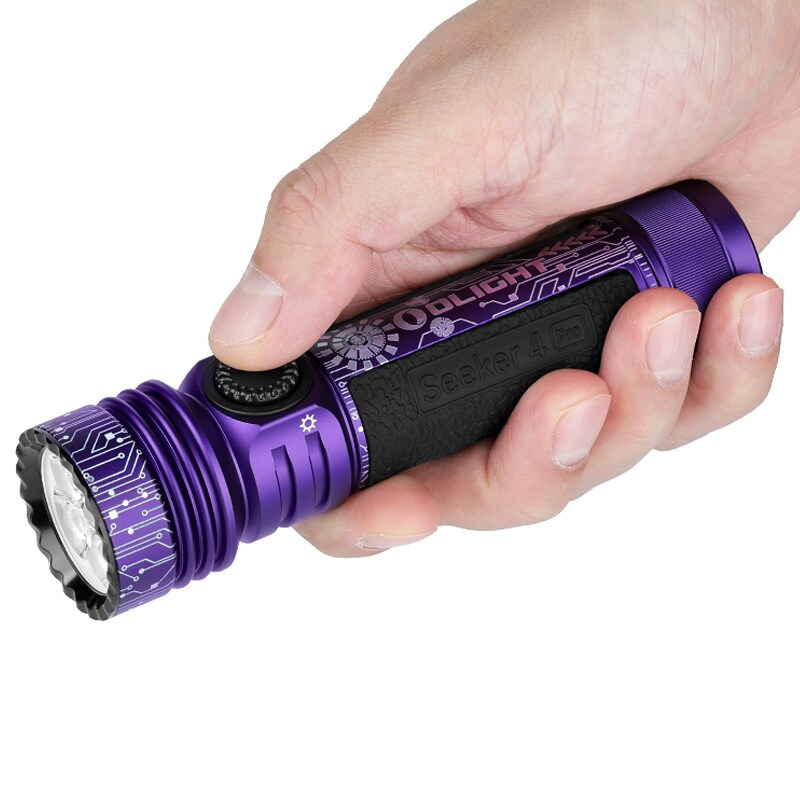 Latarka taktyczno-poszukiwawcza Olight Seeker 4 Pro Cool White Cyber Violet - 4600 lumenów