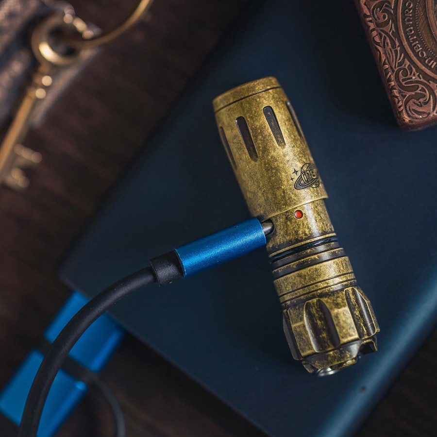 Latarka Olight i18 Brass - 180 lumenów