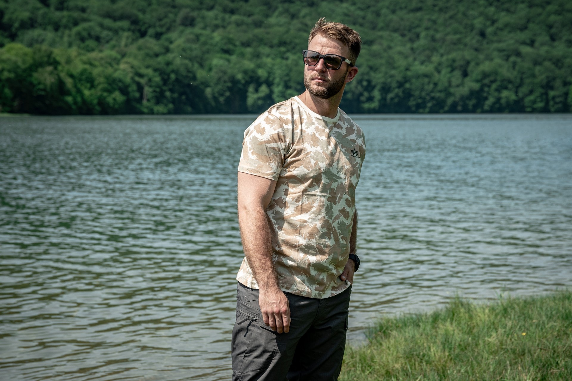 Koszulka T-shirt Alpha Industries Basic Small Logo - Sand Camo