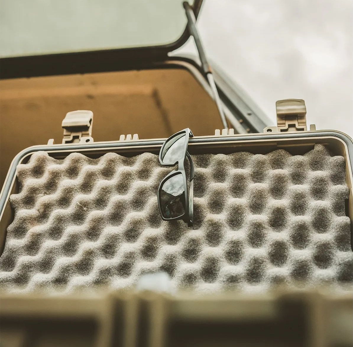 Okulary taktyczne Wiley X Axe - Captivate Polarized Grey/Matte Black