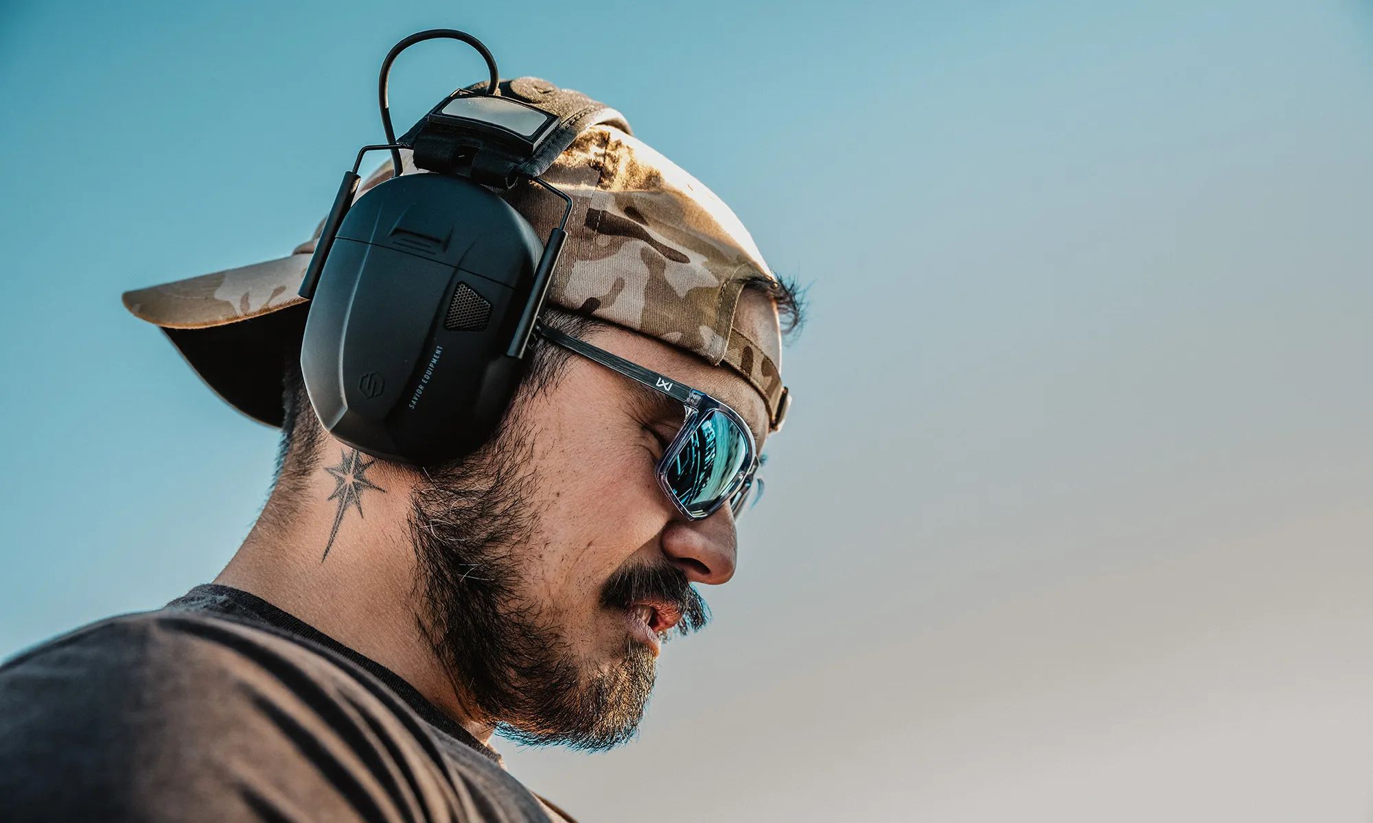 Okulary taktyczne Wiley X Axe - Captivate Polarized Green Mirror/Gloss Crystal Grey