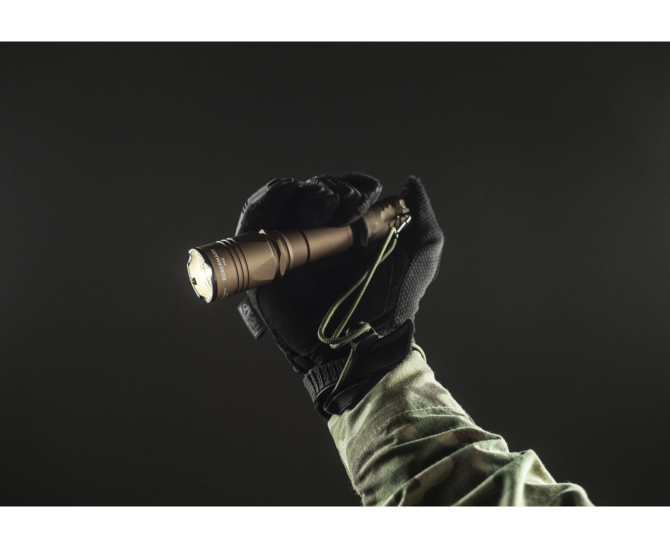 Latarka Armytek Dobermann Pro Magnet USB Warm Sand - 1400 lumenów