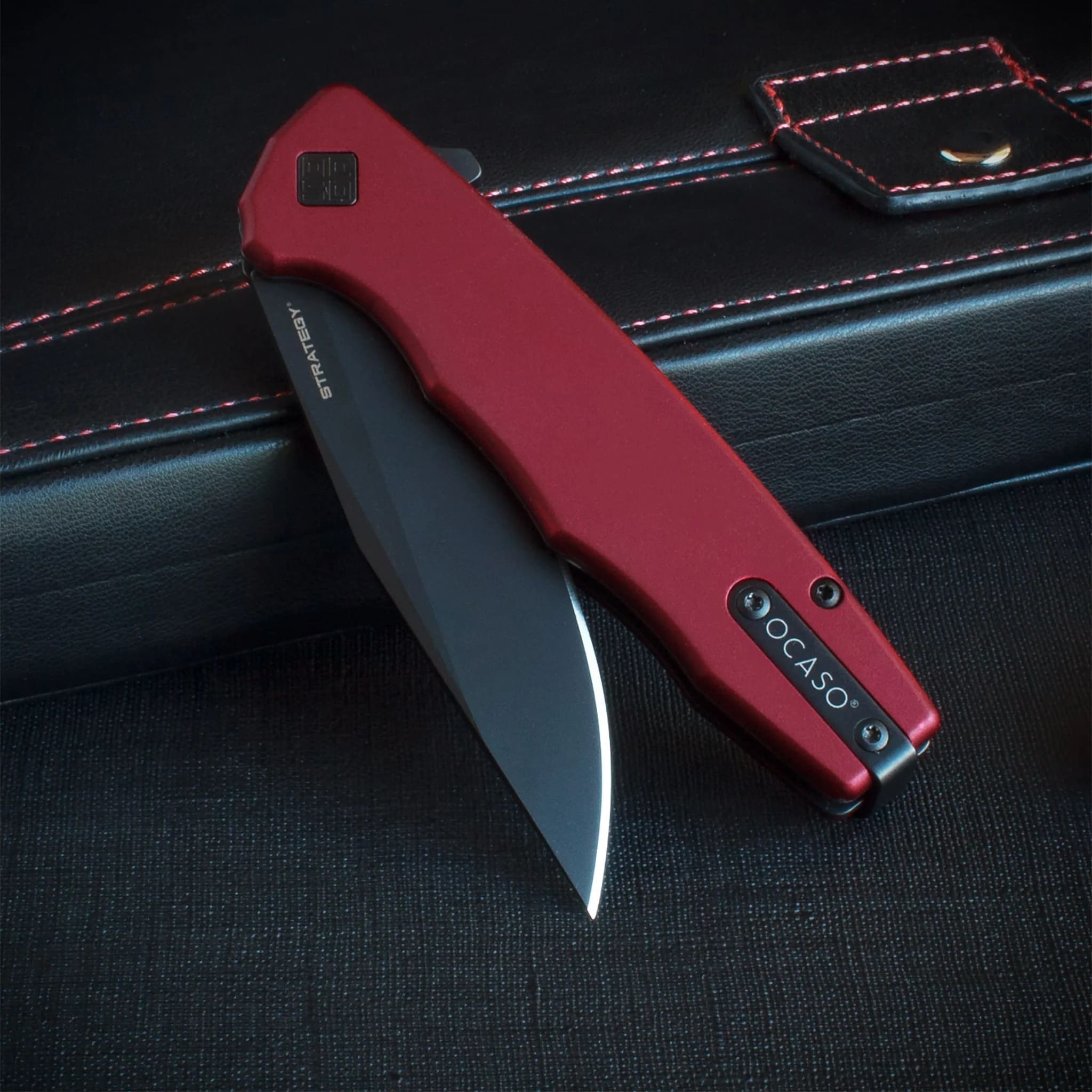 Nóż składany Ocaso Strategy Aluminum - Black PVD/Red