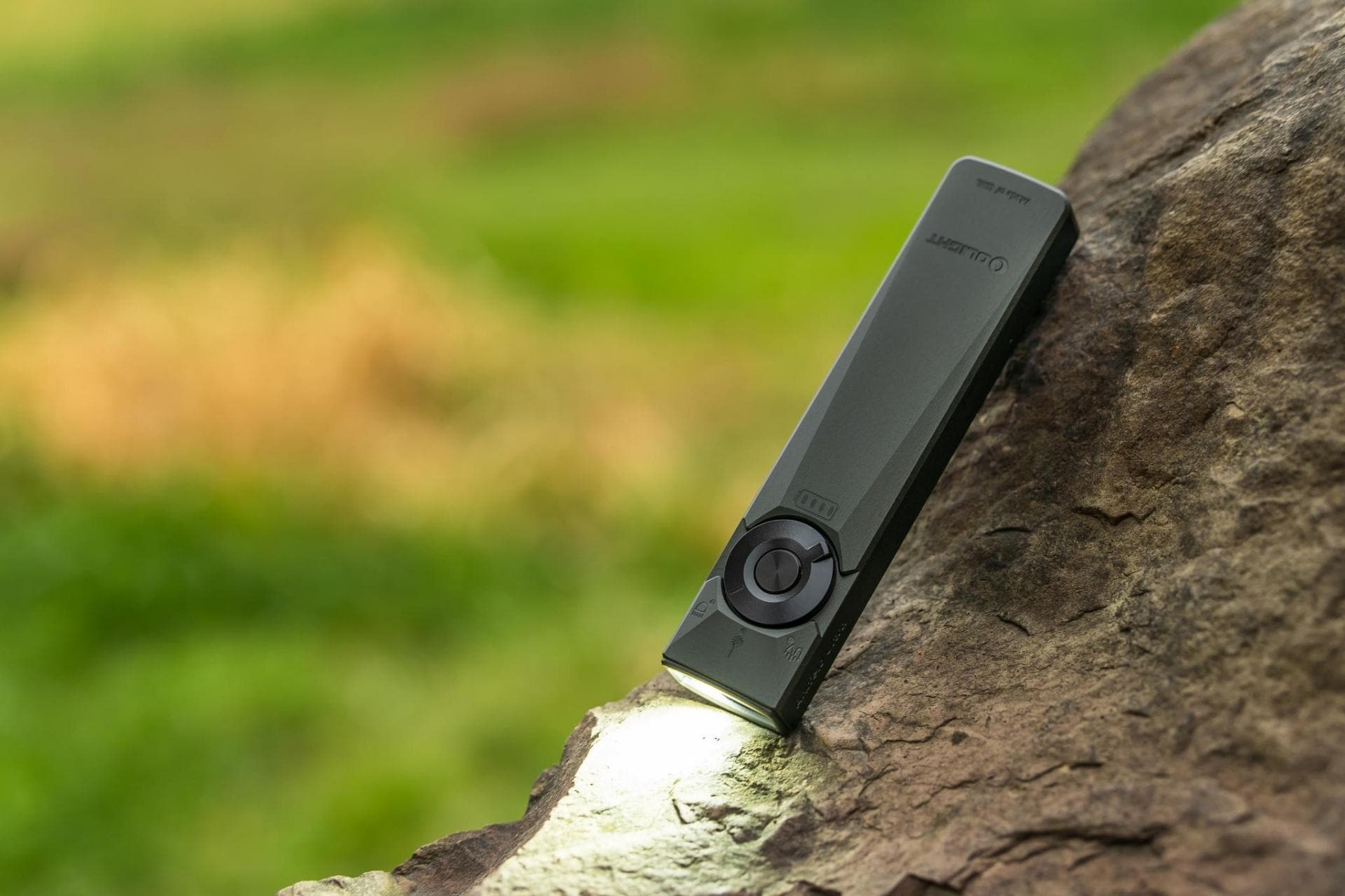 Latarka ze wskaźnikiem laserowym Olight Arkfeld Ultra UV Cool White Olive Grey - 1400 lumenów