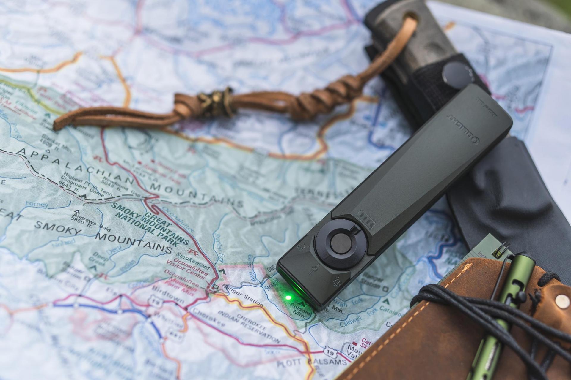 Latarka ze wskaźnikiem laserowym Olight Arkfeld Ultra UV Cool White Olive Grey - 1400 lumenów