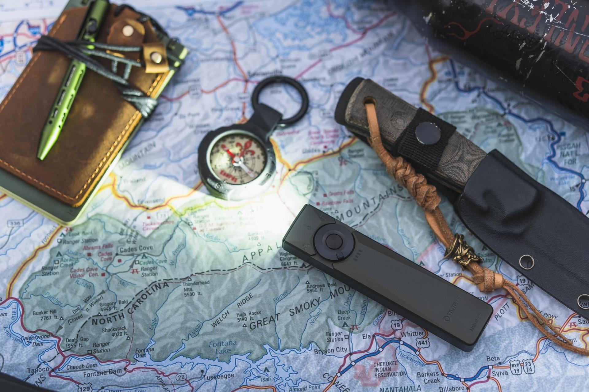 Latarka ze wskaźnikiem laserowym Olight Arkfeld Ultra UV Cool White Olive Grey - 1400 lumenów