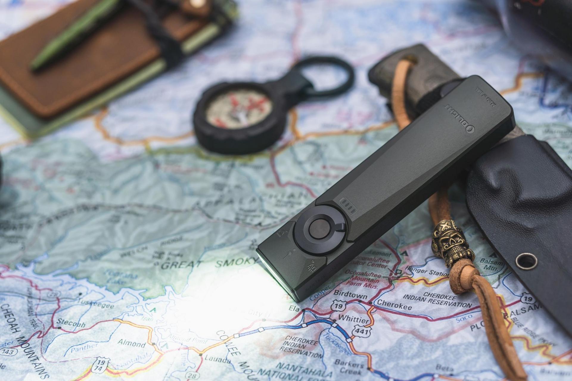 Latarka ze wskaźnikiem laserowym Olight Arkfeld Ultra UV Cool White Olive Grey - 1400 lumenów