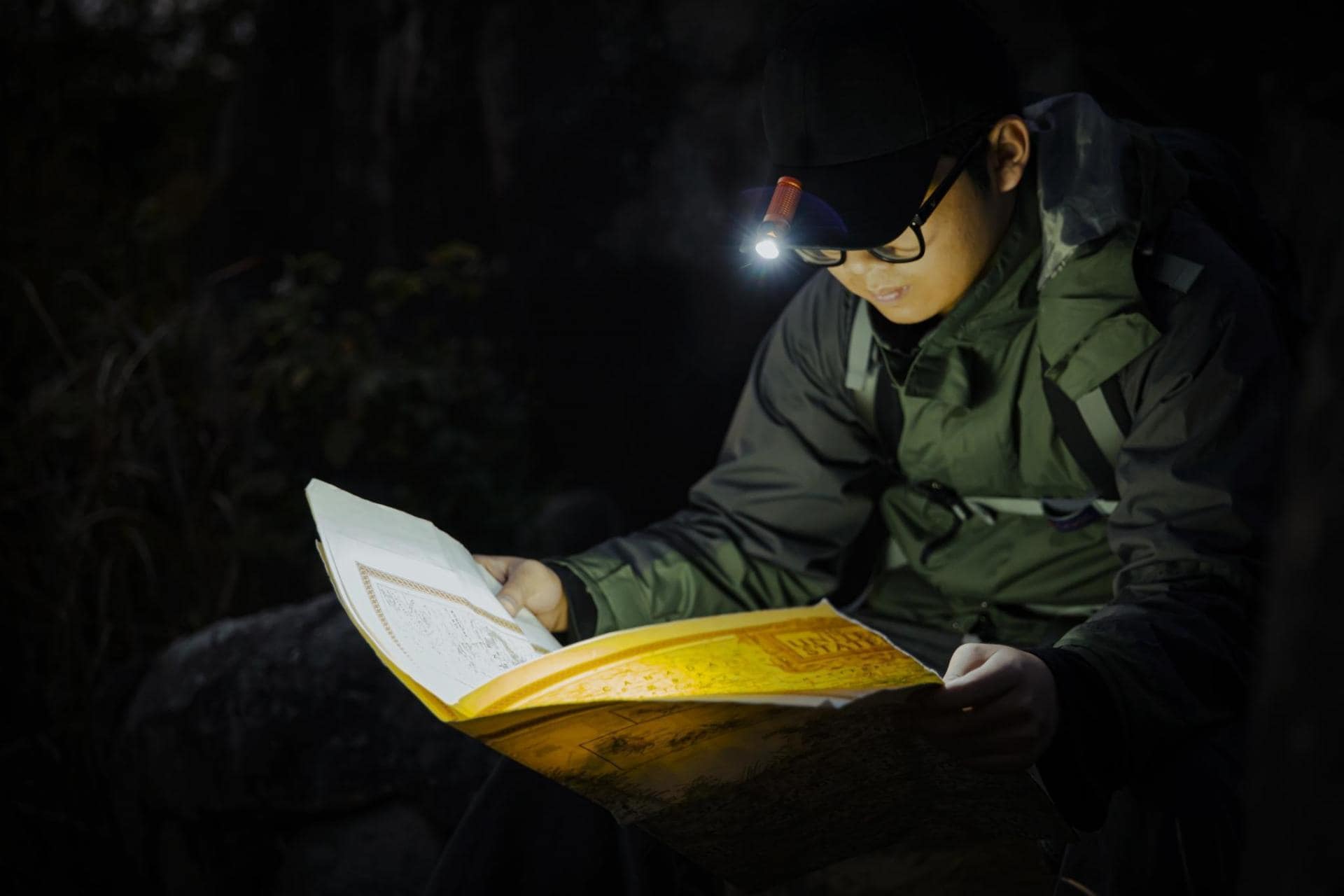 Latarka akumulatorowa Olight Baton 4 Orange - 1300 lumenów