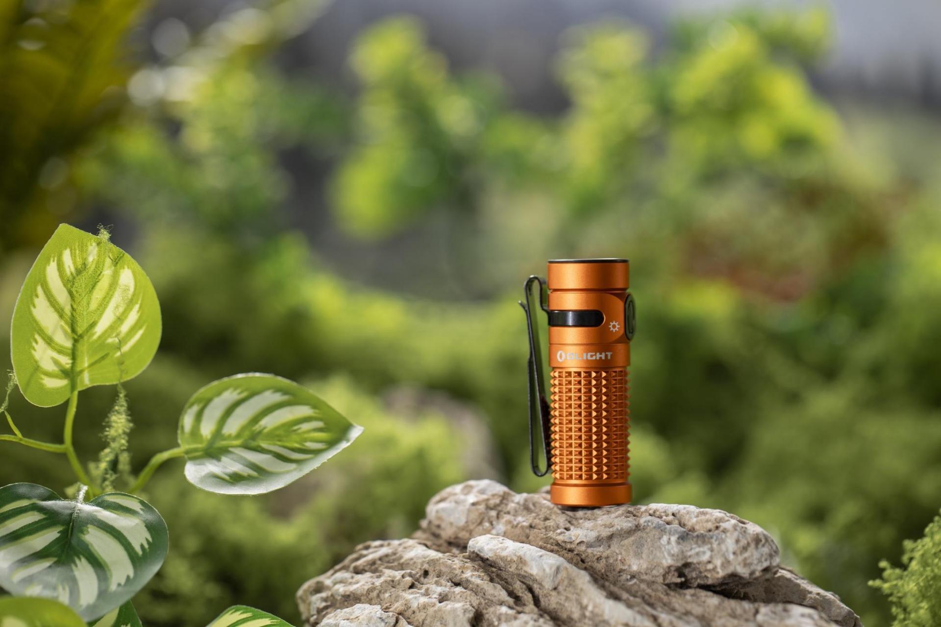 Latarka akumulatorowa Olight Baton 4 Orange - 1300 lumenów