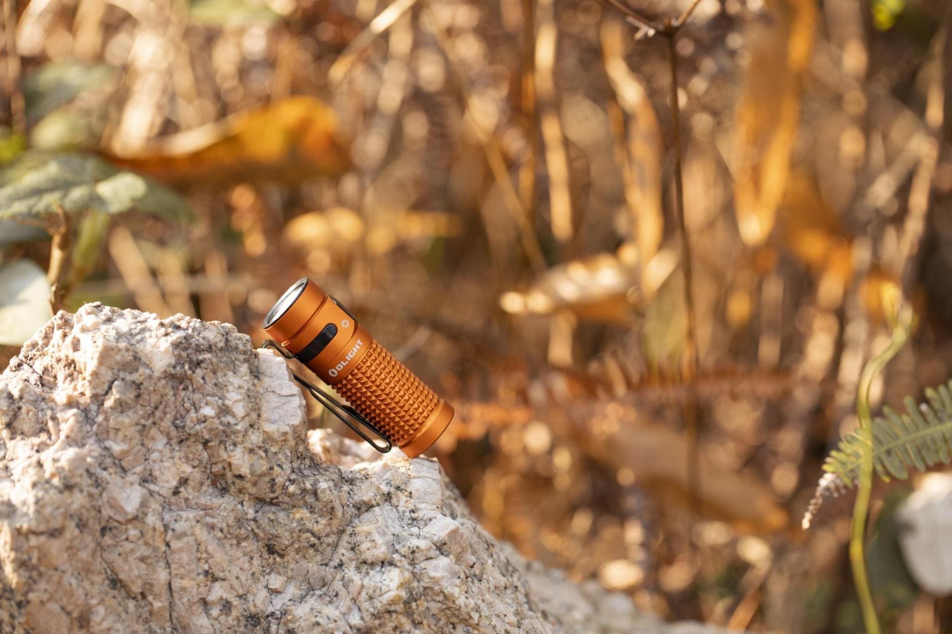 Latarka akumulatorowa Olight Baton 4 Orange - 1300 lumenów