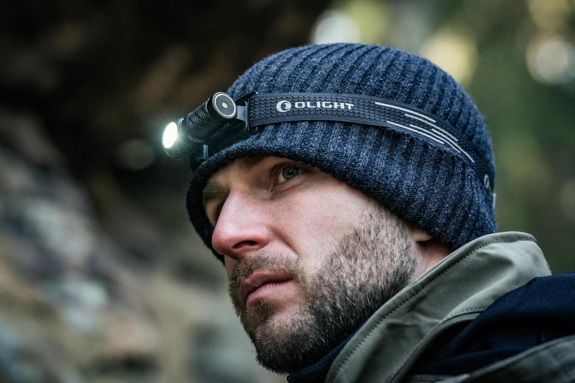 Latarka czołowa i kątowa Olight Perun 3 Mini Premium Cool White Black z opaską - 1250 lumenów