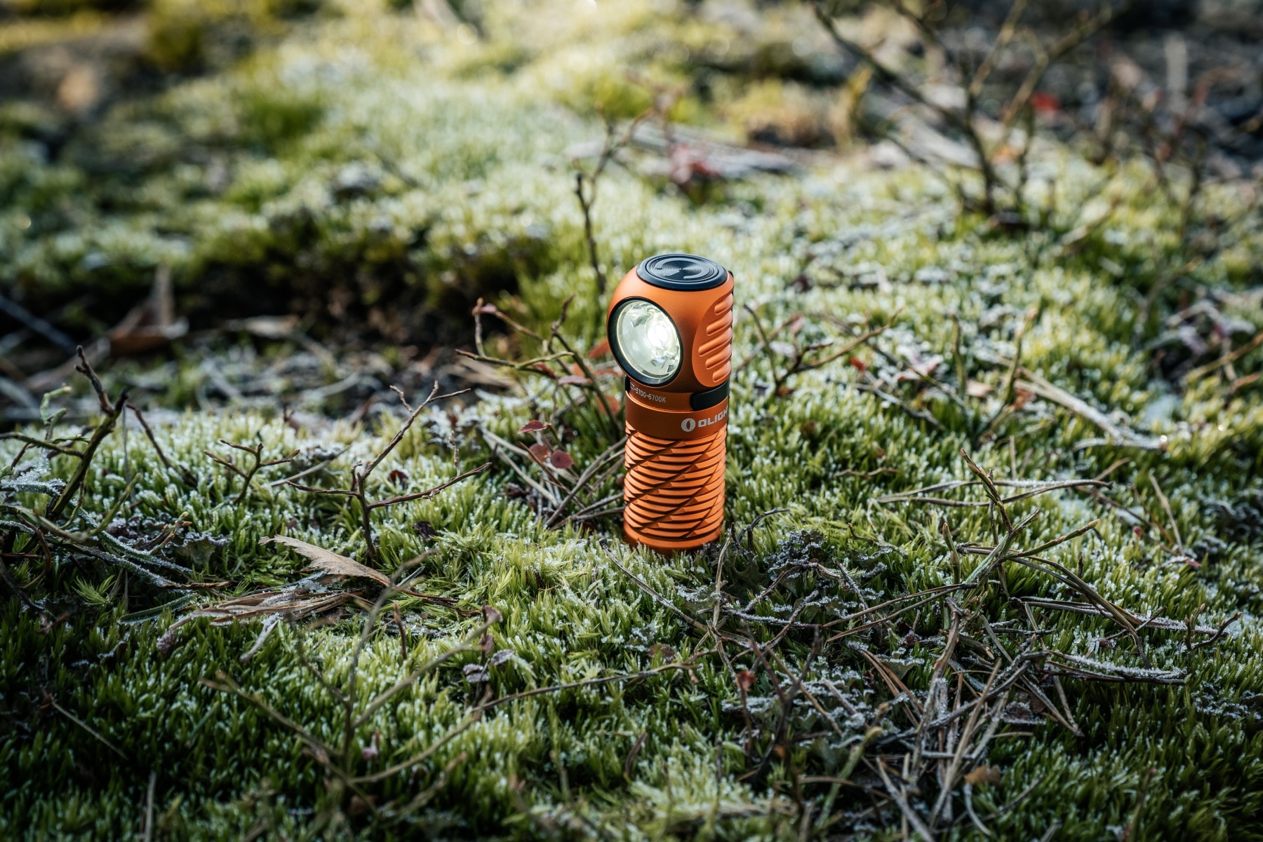 Latarka czołowa i kątowa Olight Perun 3 Mini Premium Cool White Orange z opaską - 1250 lumenów